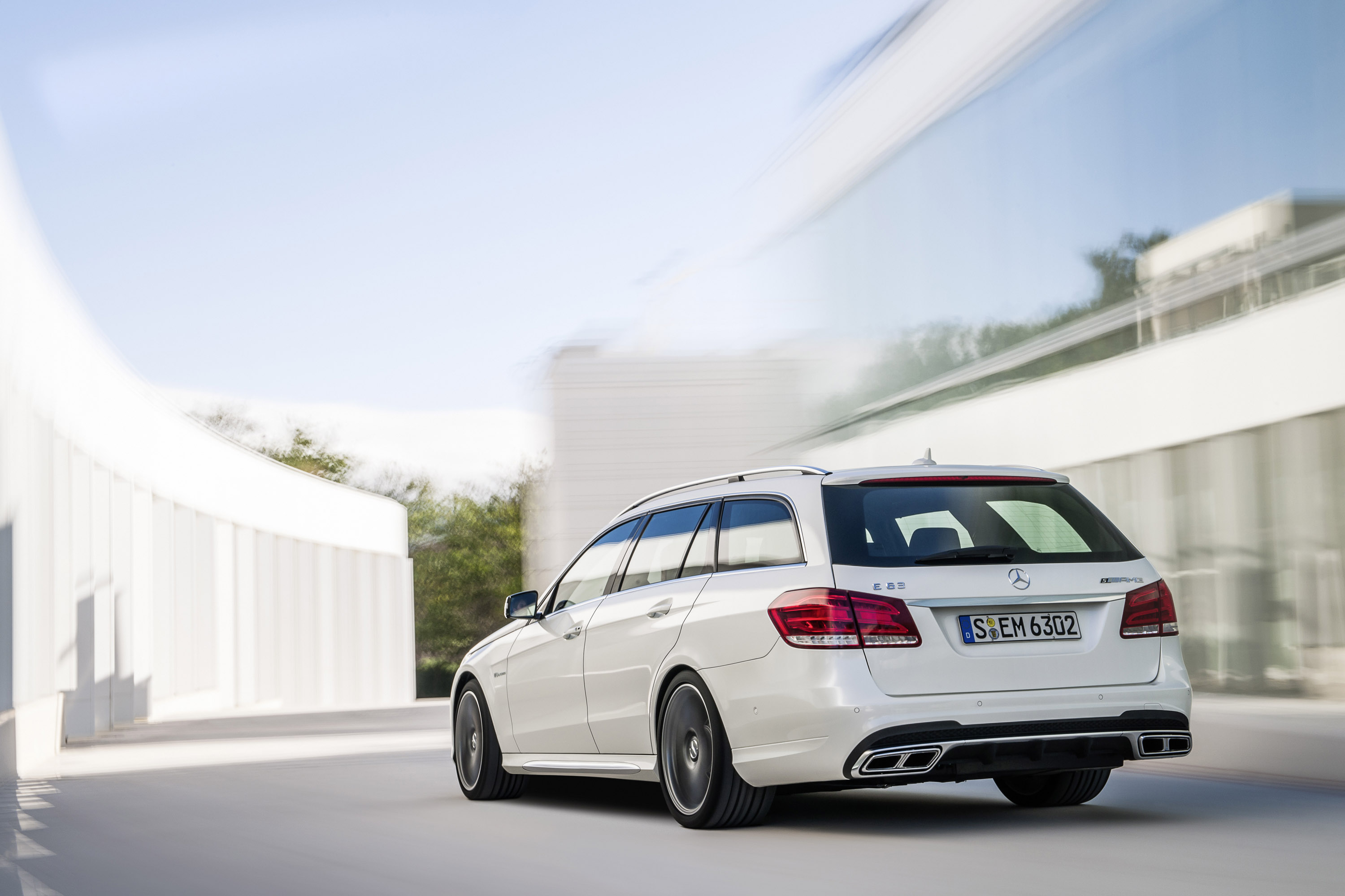 Mercedes-Benz E 63 AMG photo #23
