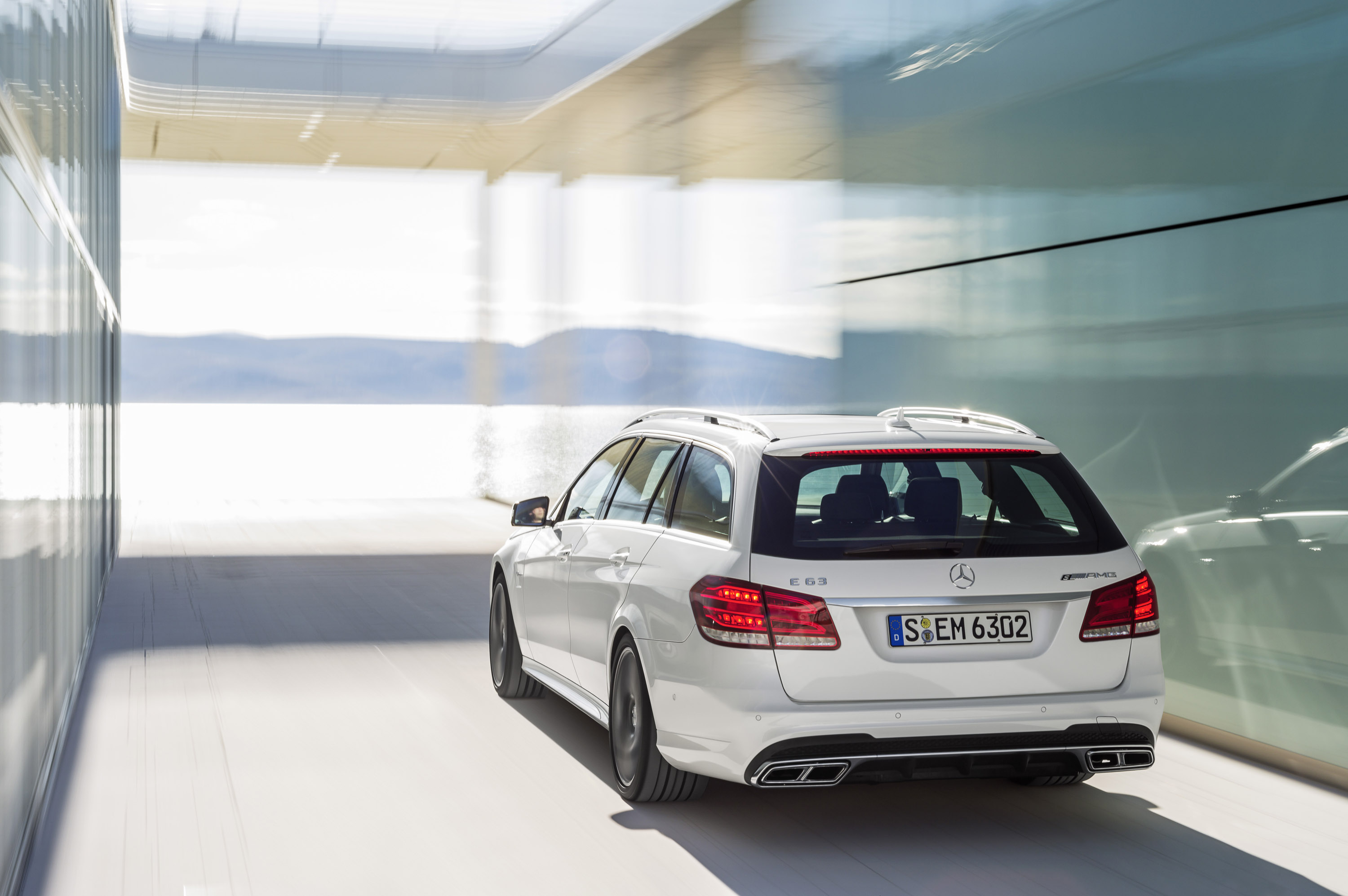Mercedes-Benz E 63 AMG photo #26