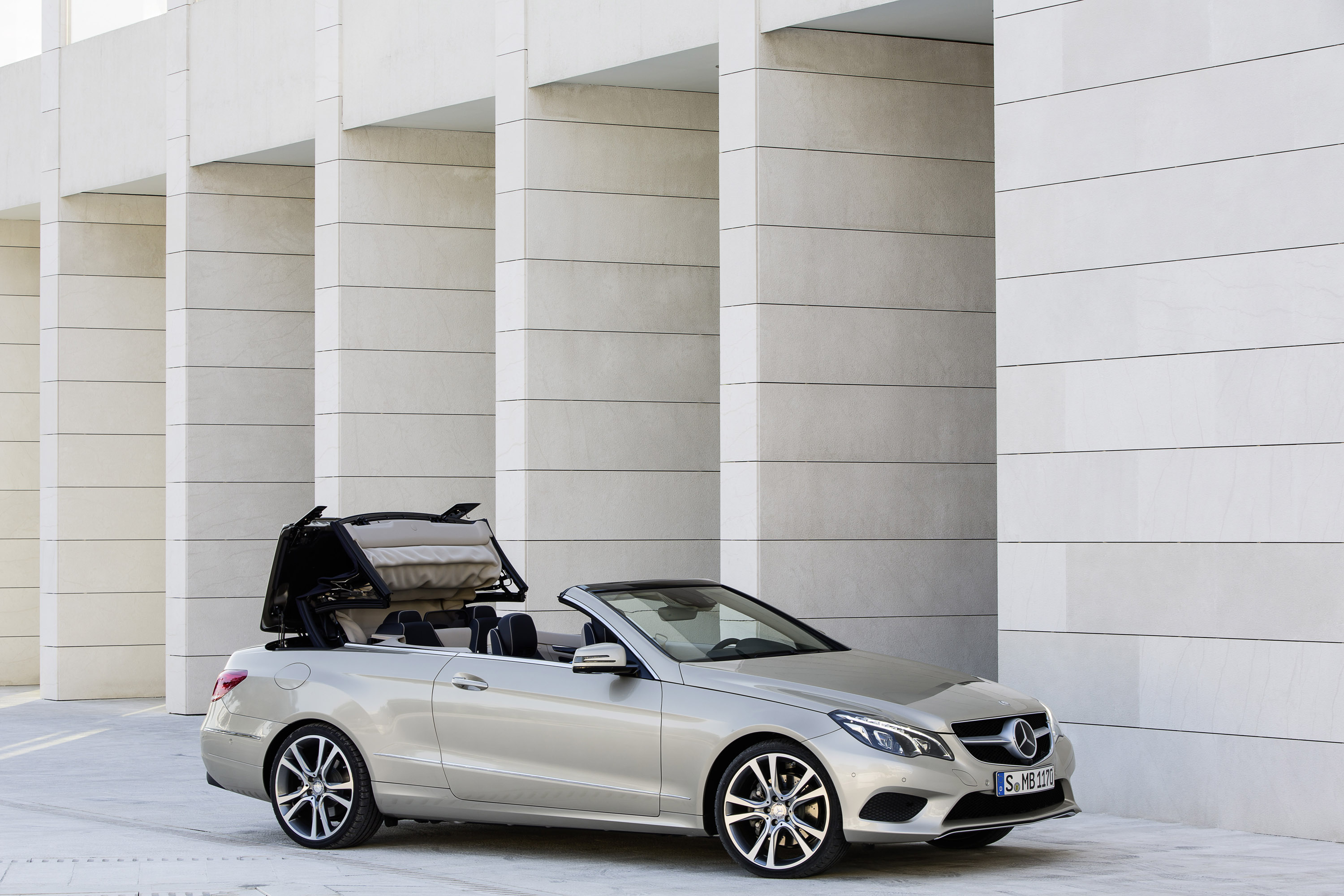 Mercedes-Benz E-Class Cabriolet photo #19