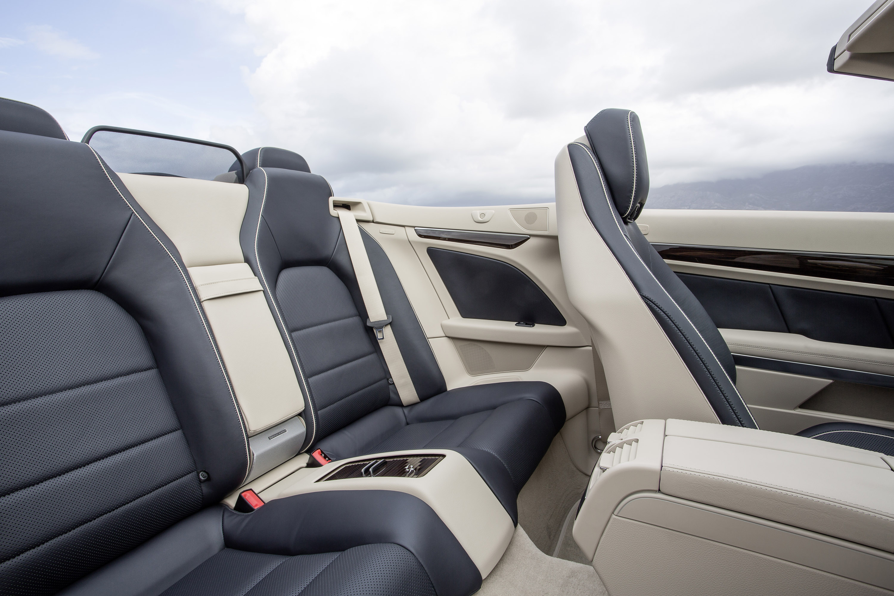 Mercedes-Benz E-Class Coupe and Cabriolet photo #35