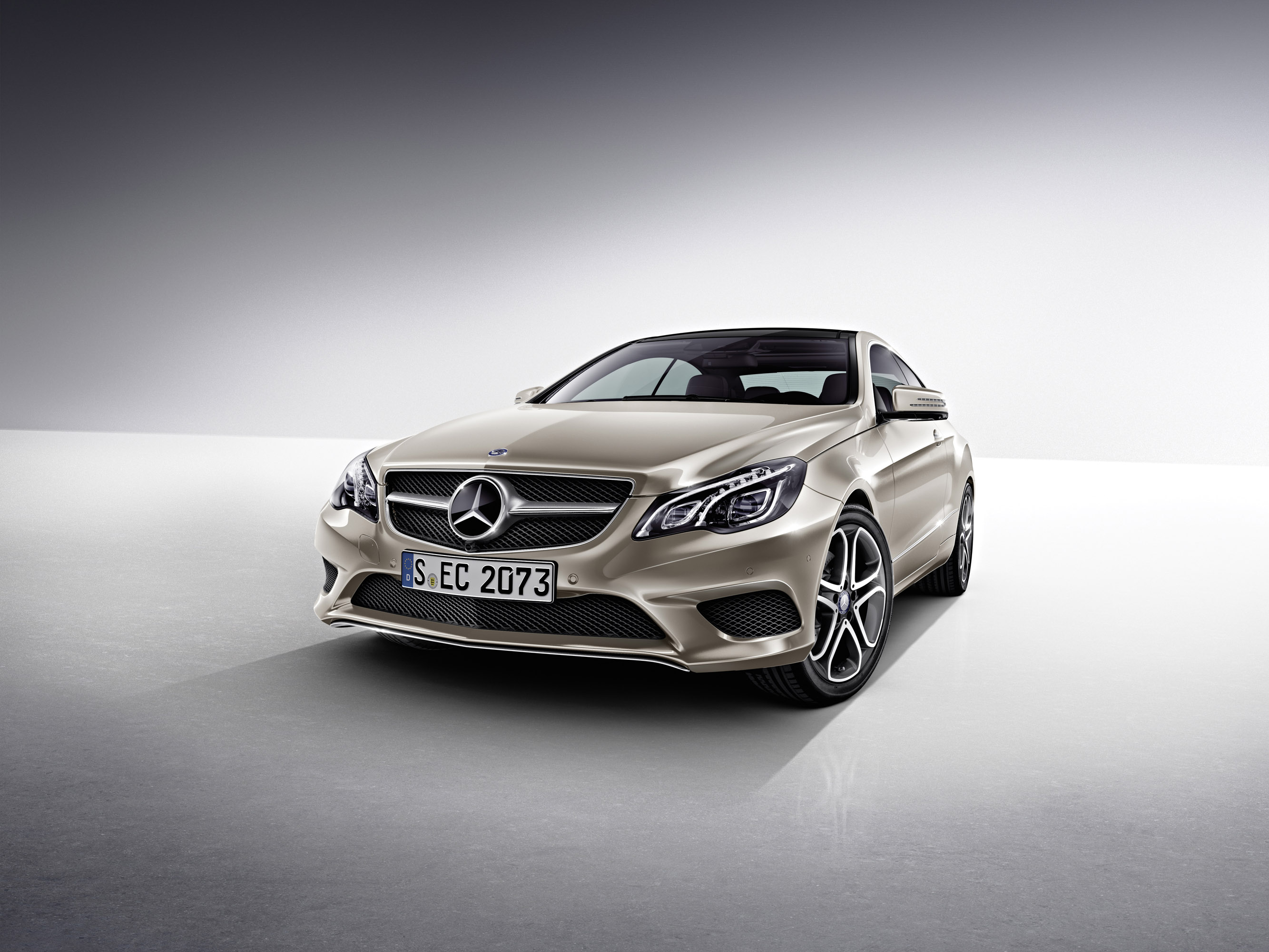 Mercedes-Benz E-Class Coupe photo #16