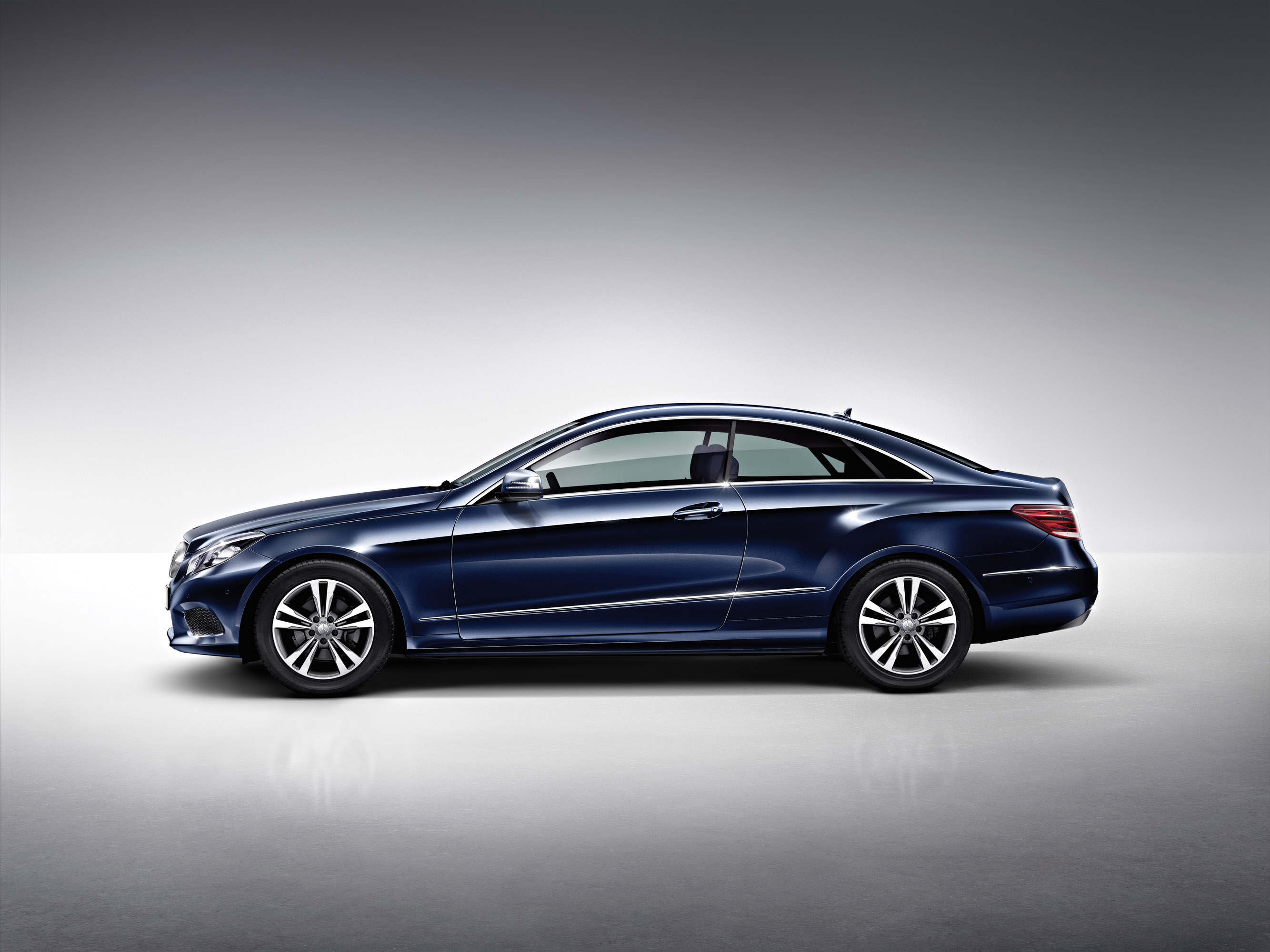 Mercedes-Benz E-Class Coupe photo #29