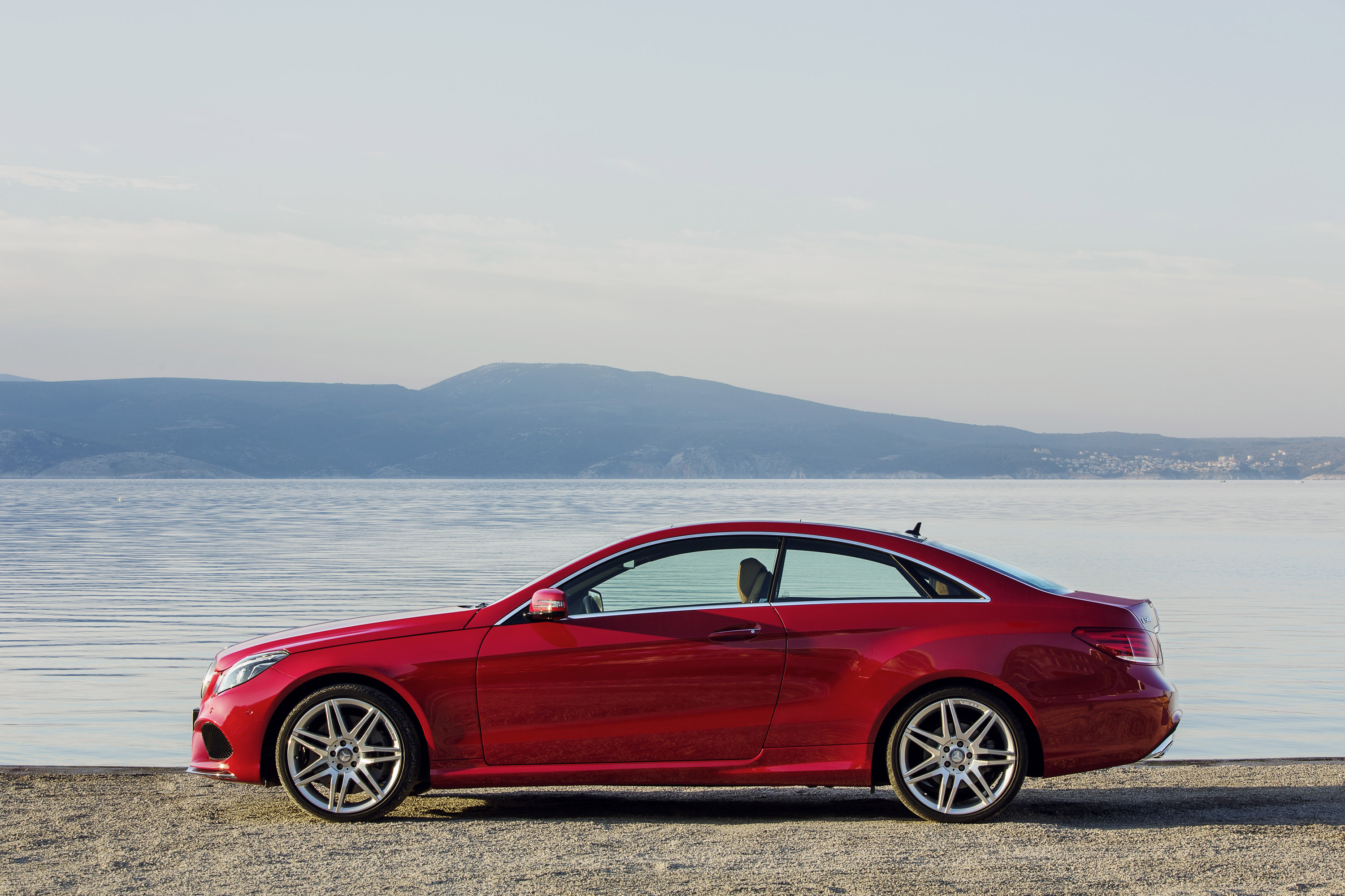 Mercedes-Benz E-Class Coupe photo #31