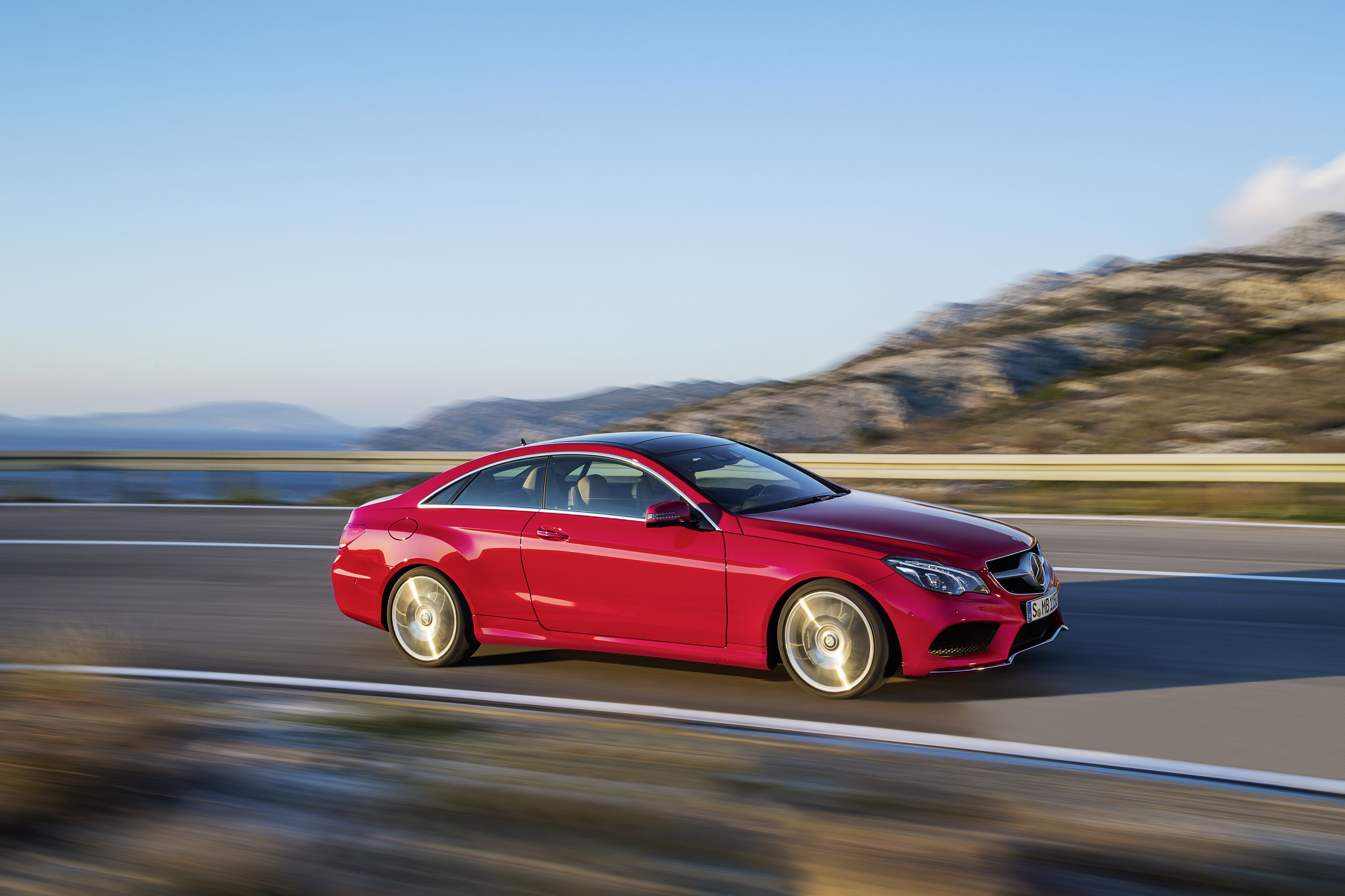 Mercedes-Benz E-Class Coupe photo #32