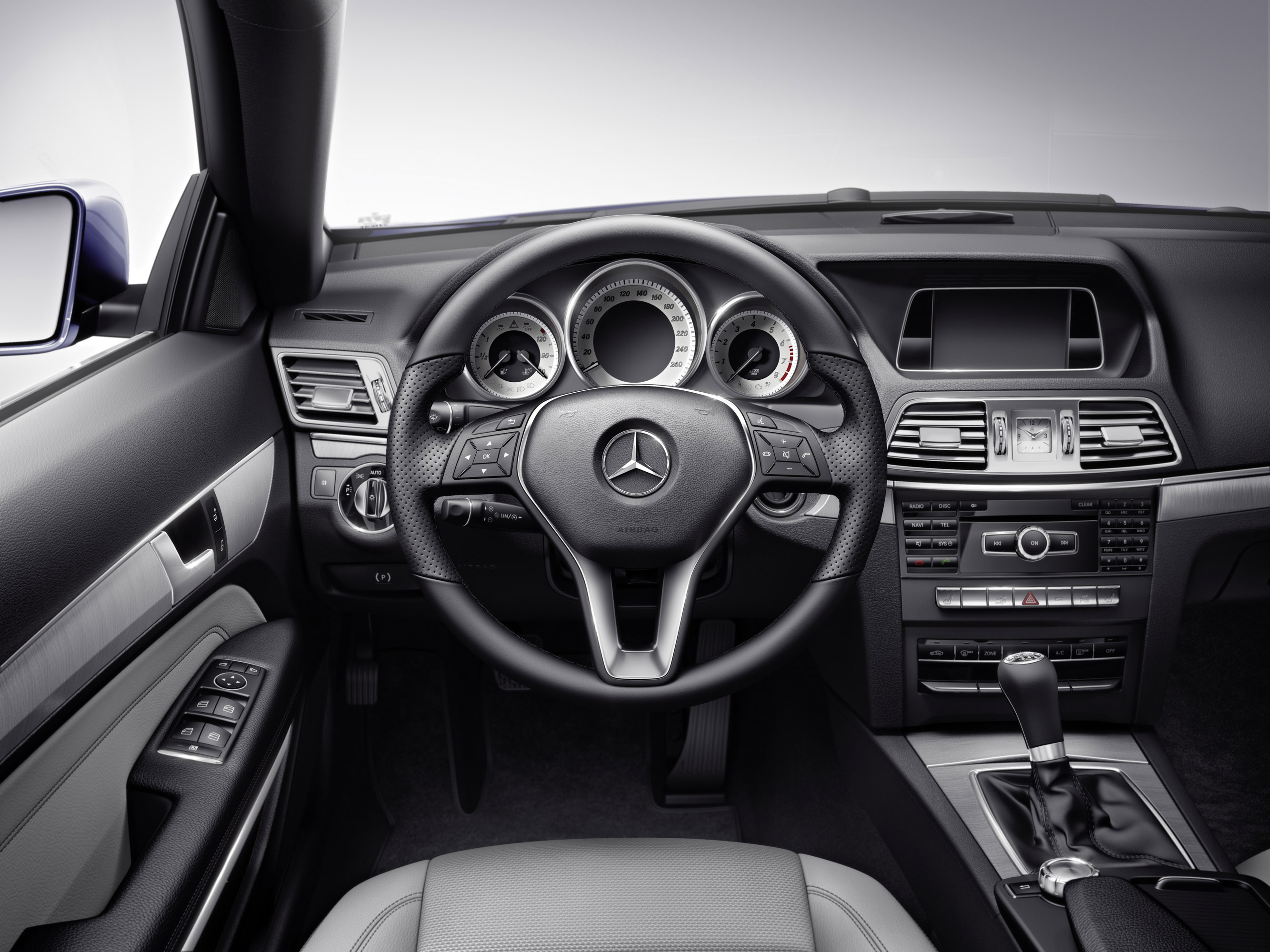 Mercedes-Benz E-Class Coupe photo #37