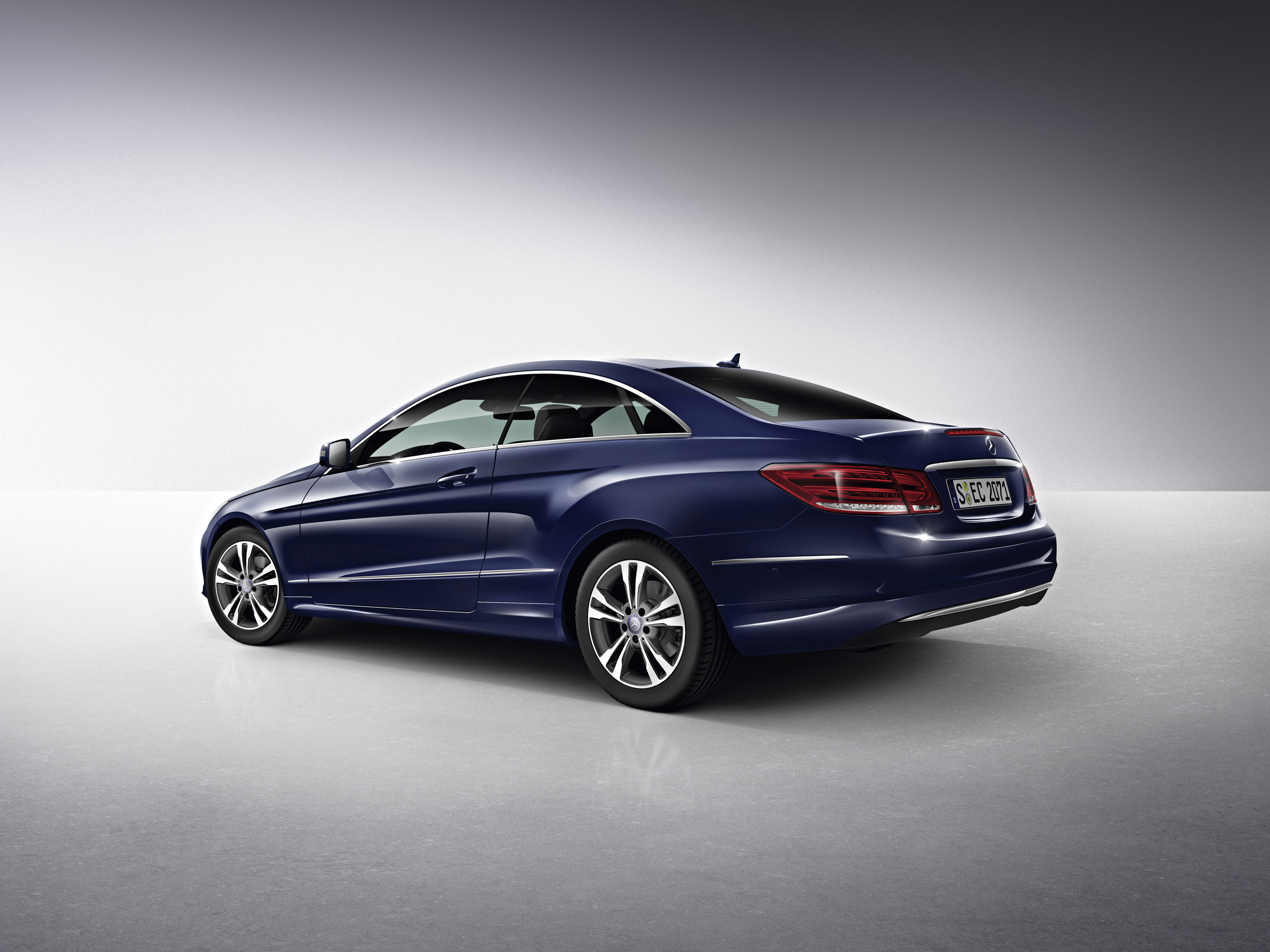Mercedes-Benz E-Class Coupe photo #46