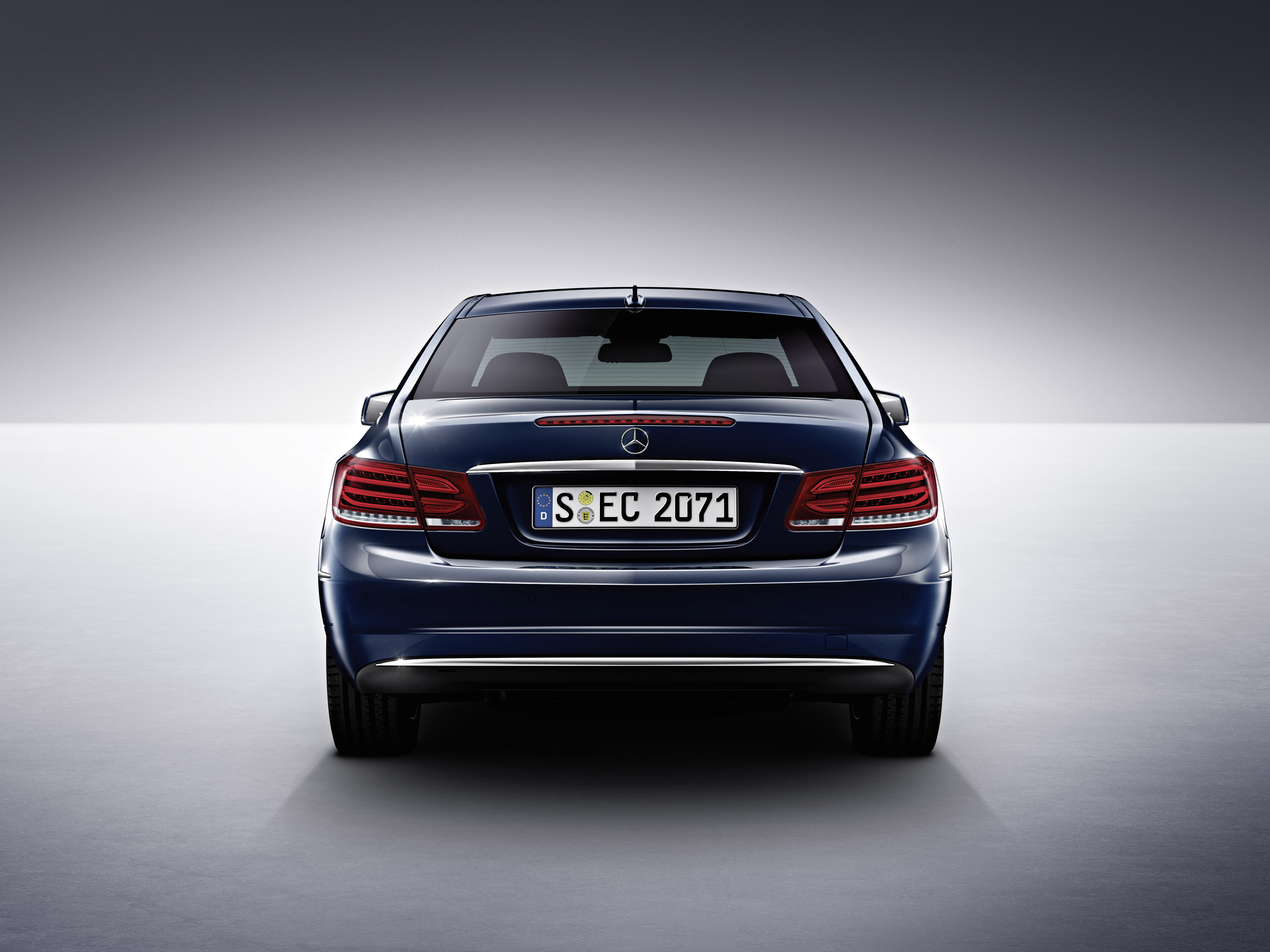 Mercedes-Benz E-Class Coupe photo #47