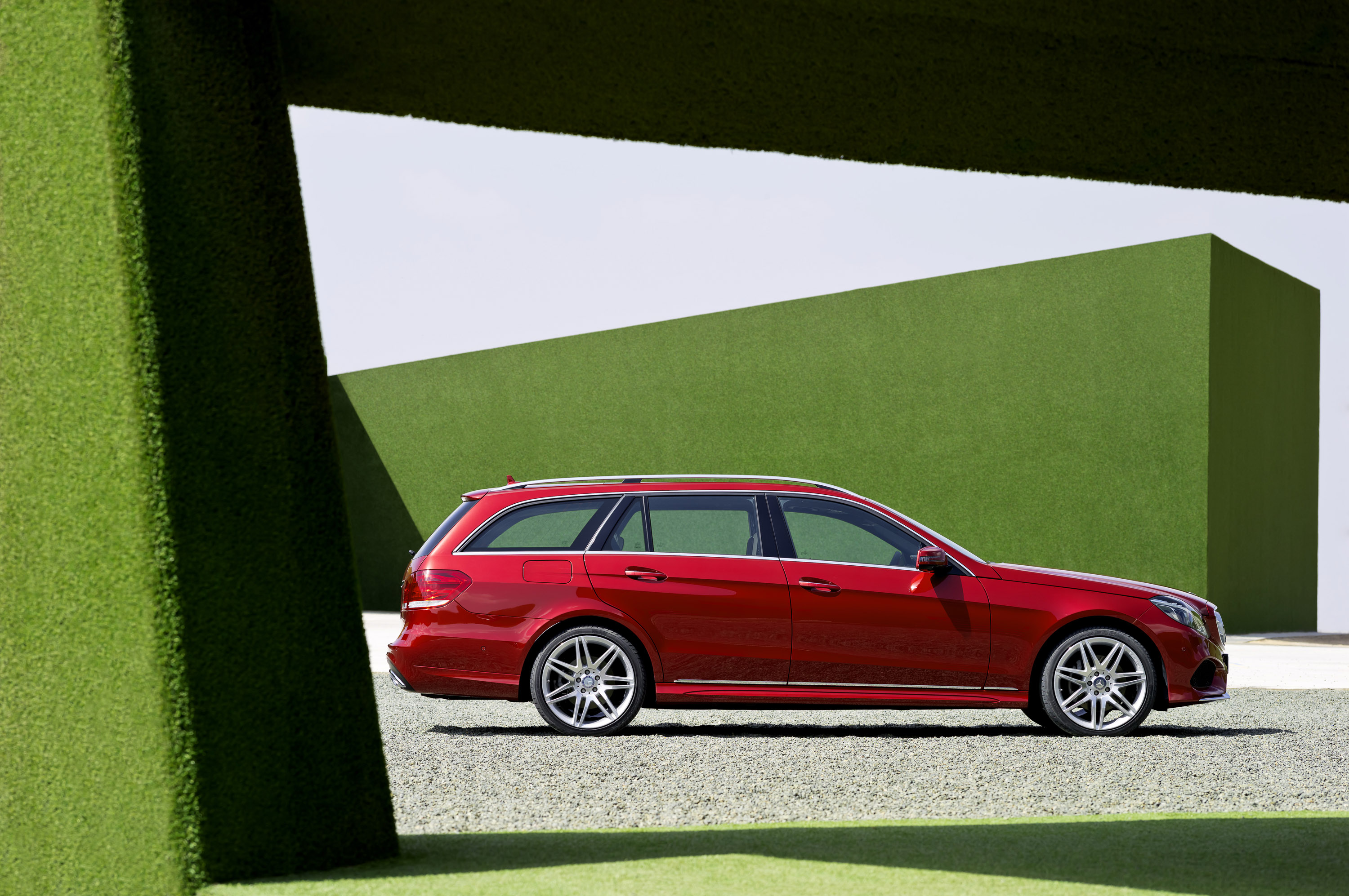 Mercedes-Benz E-Class Estate photo #15