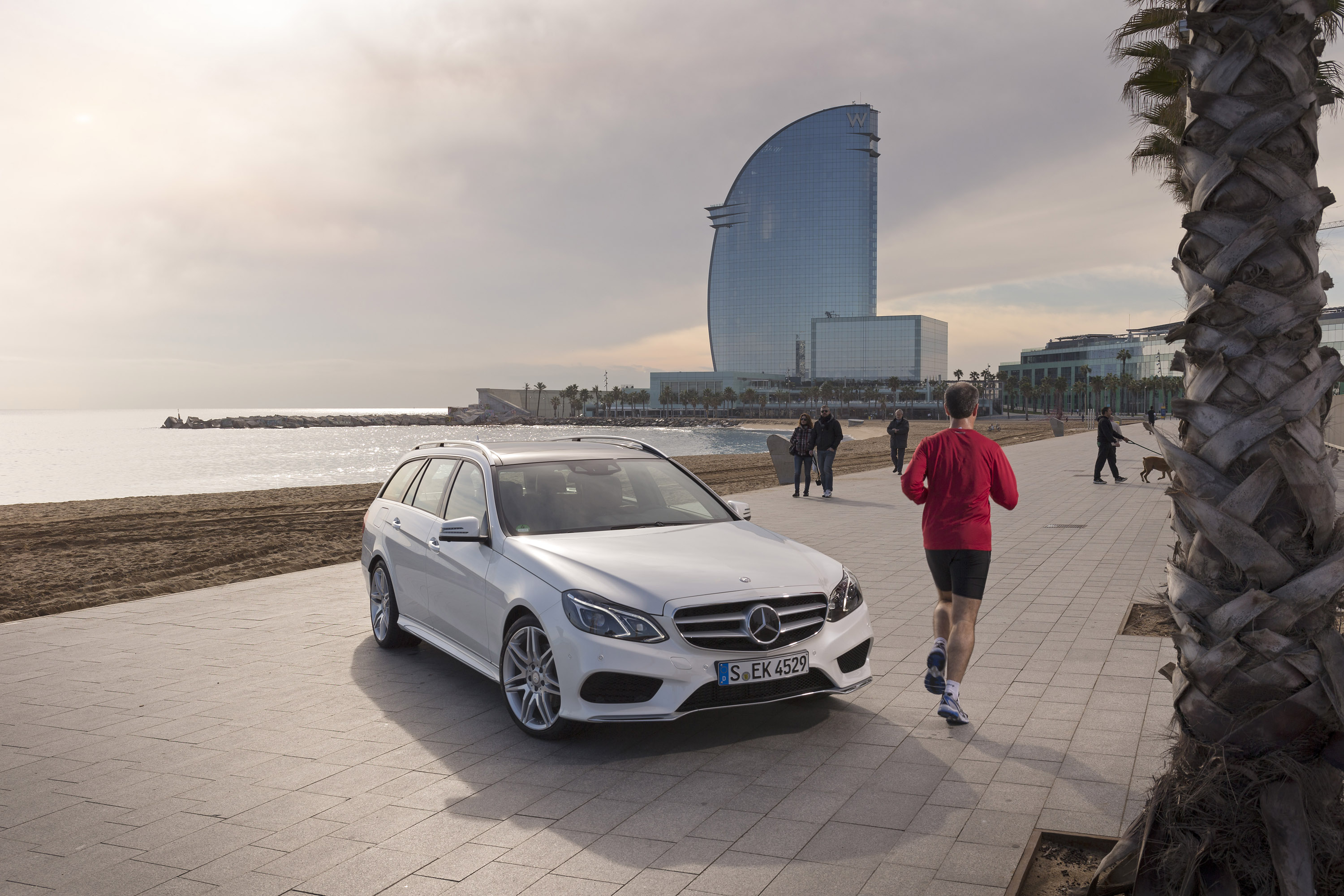 Mercedes-Benz E-Class Estate photo #19