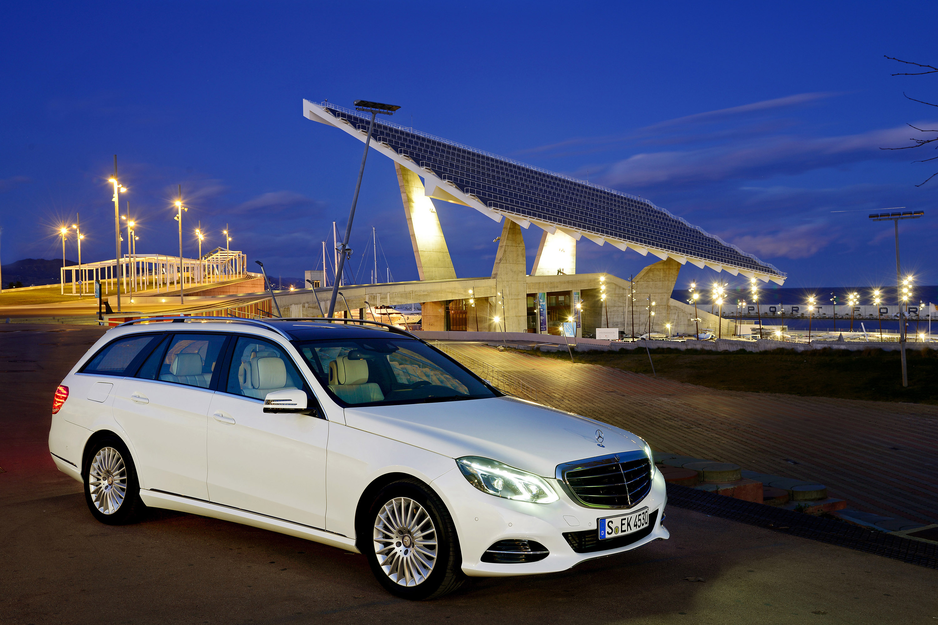Mercedes-Benz E-Class Estate photo #24