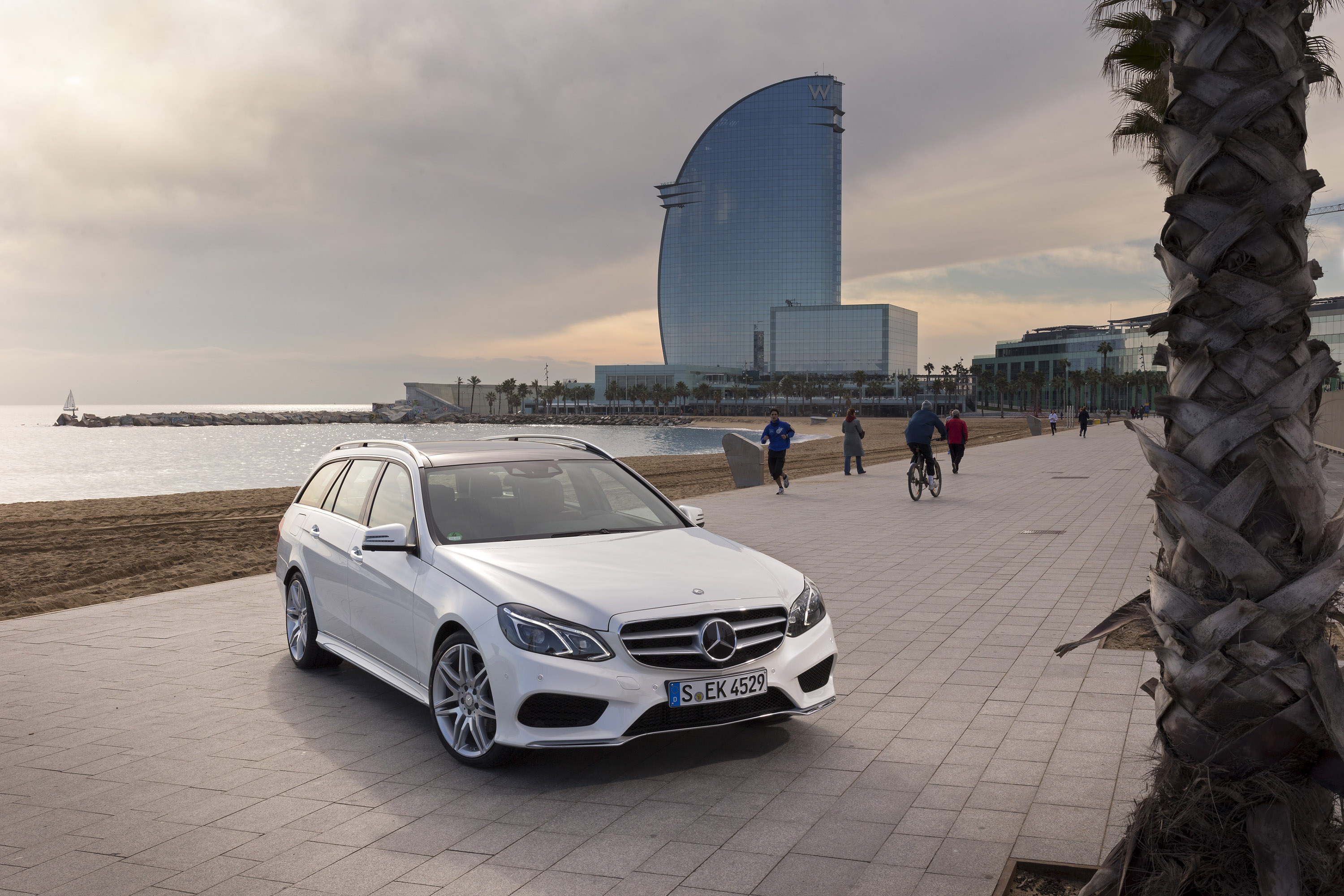 Mercedes-Benz E-Class Estate photo #25