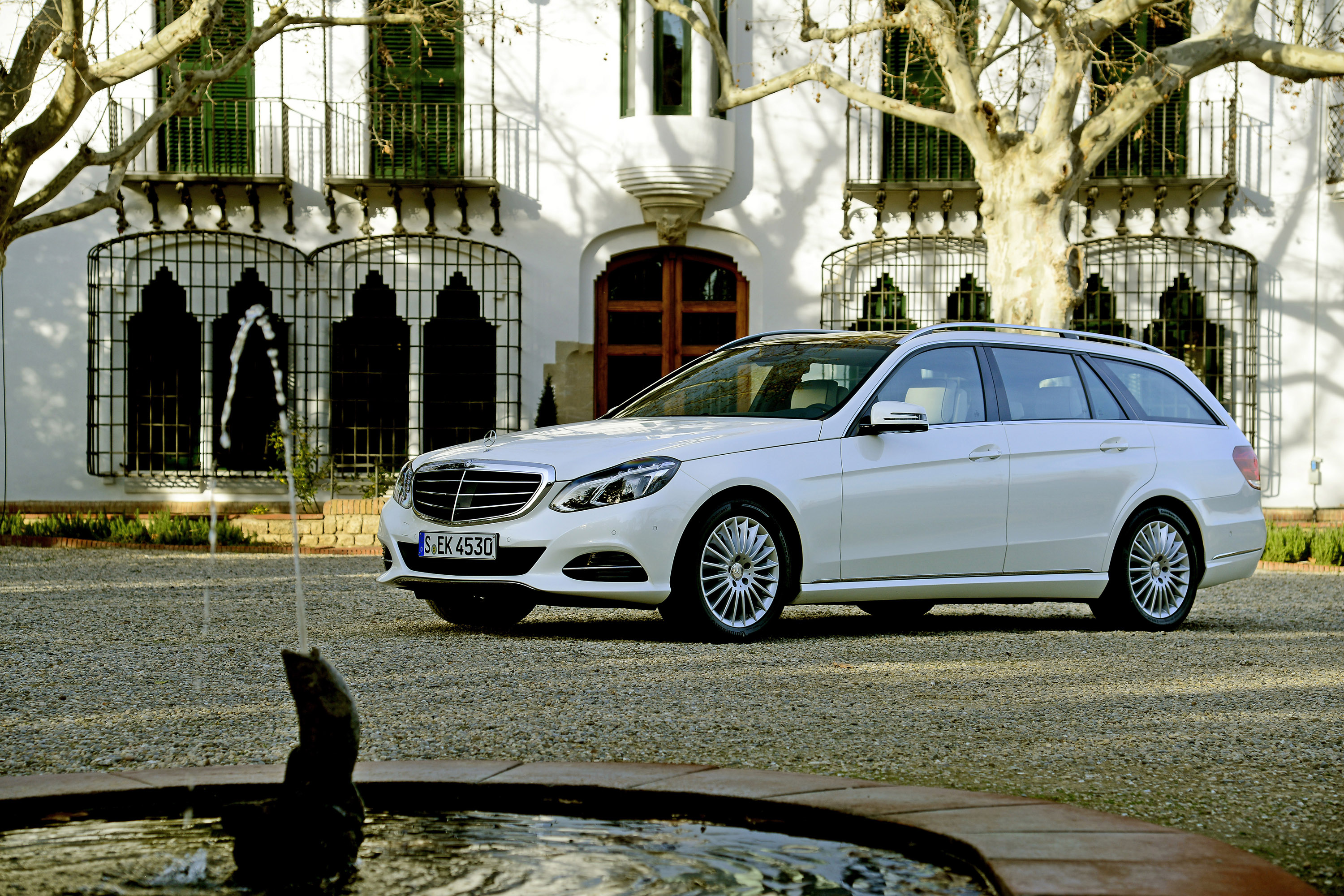 Mercedes-Benz E-Class Estate photo #27