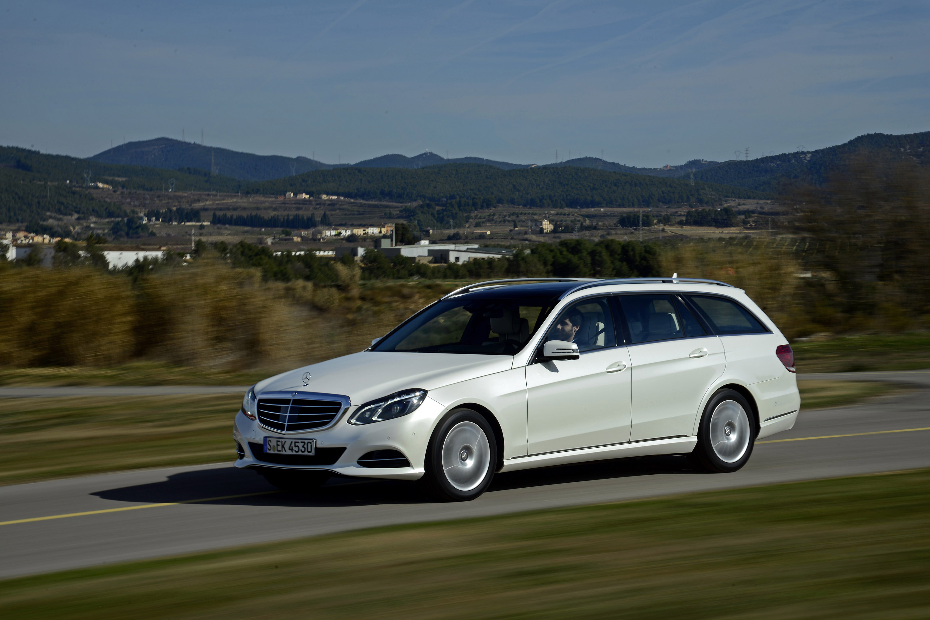 Mercedes-Benz E-Class Estate photo #28