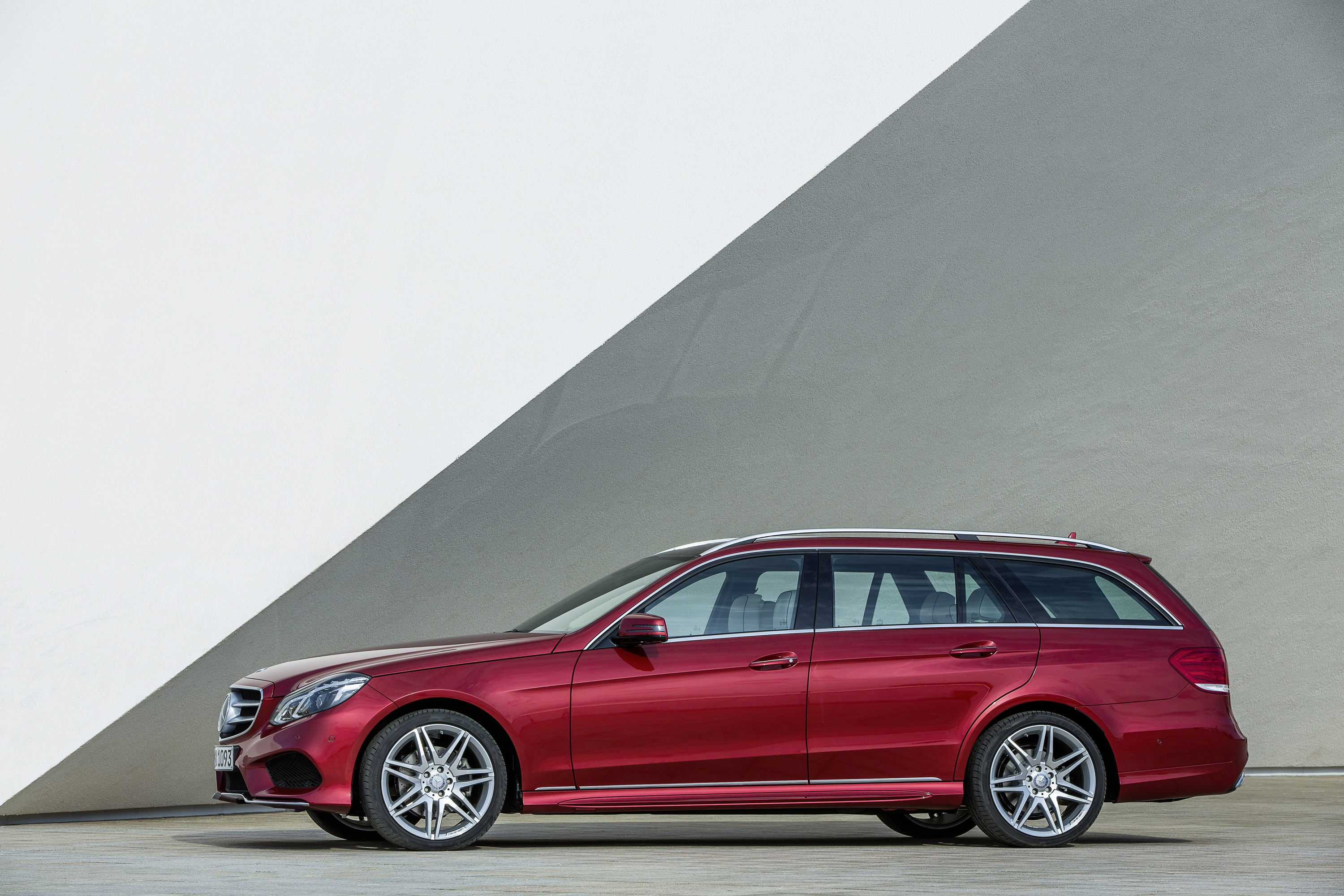 Mercedes-Benz E-Class Estate photo #30