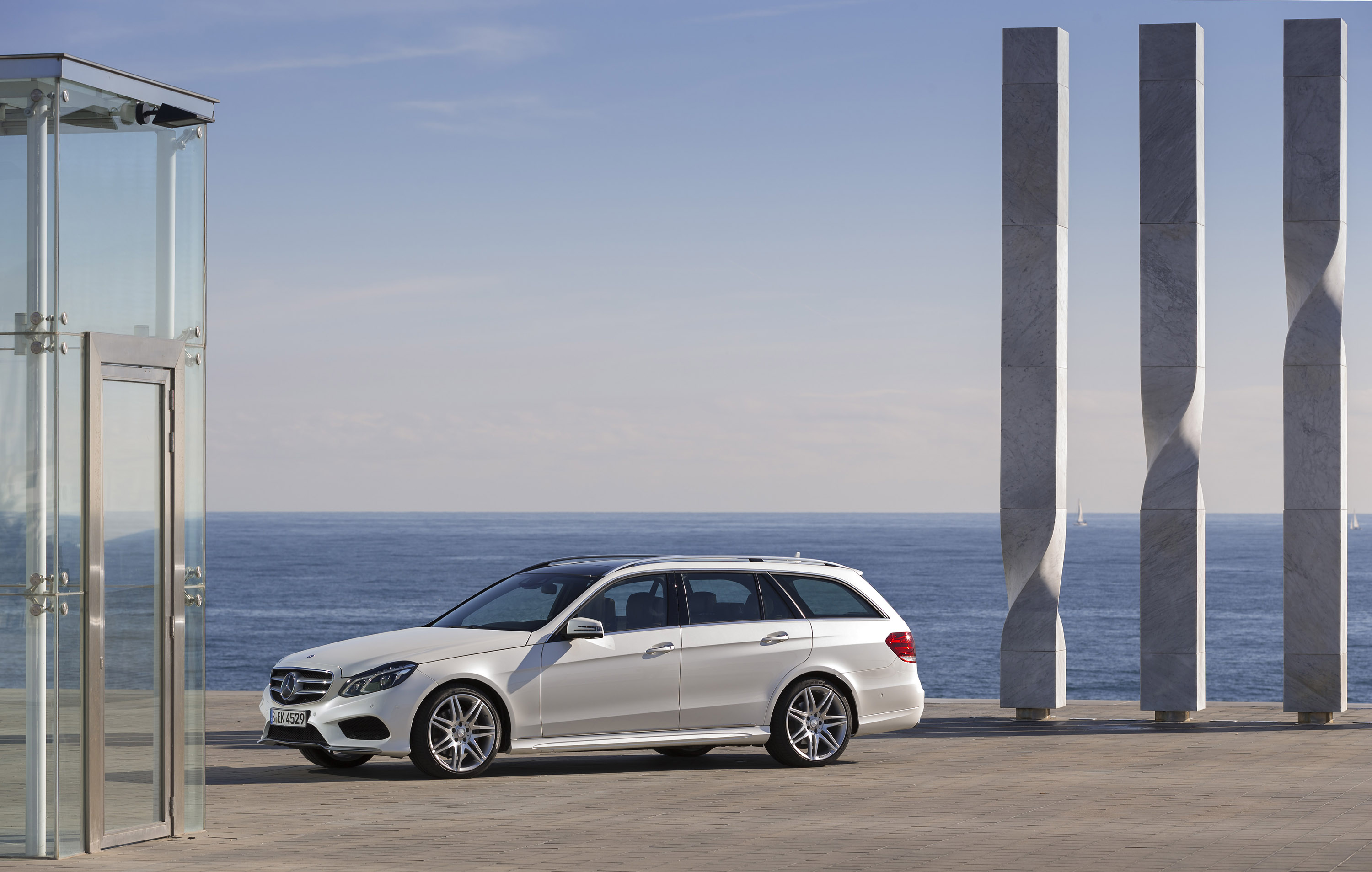 Mercedes-Benz E-Class Estate photo #36