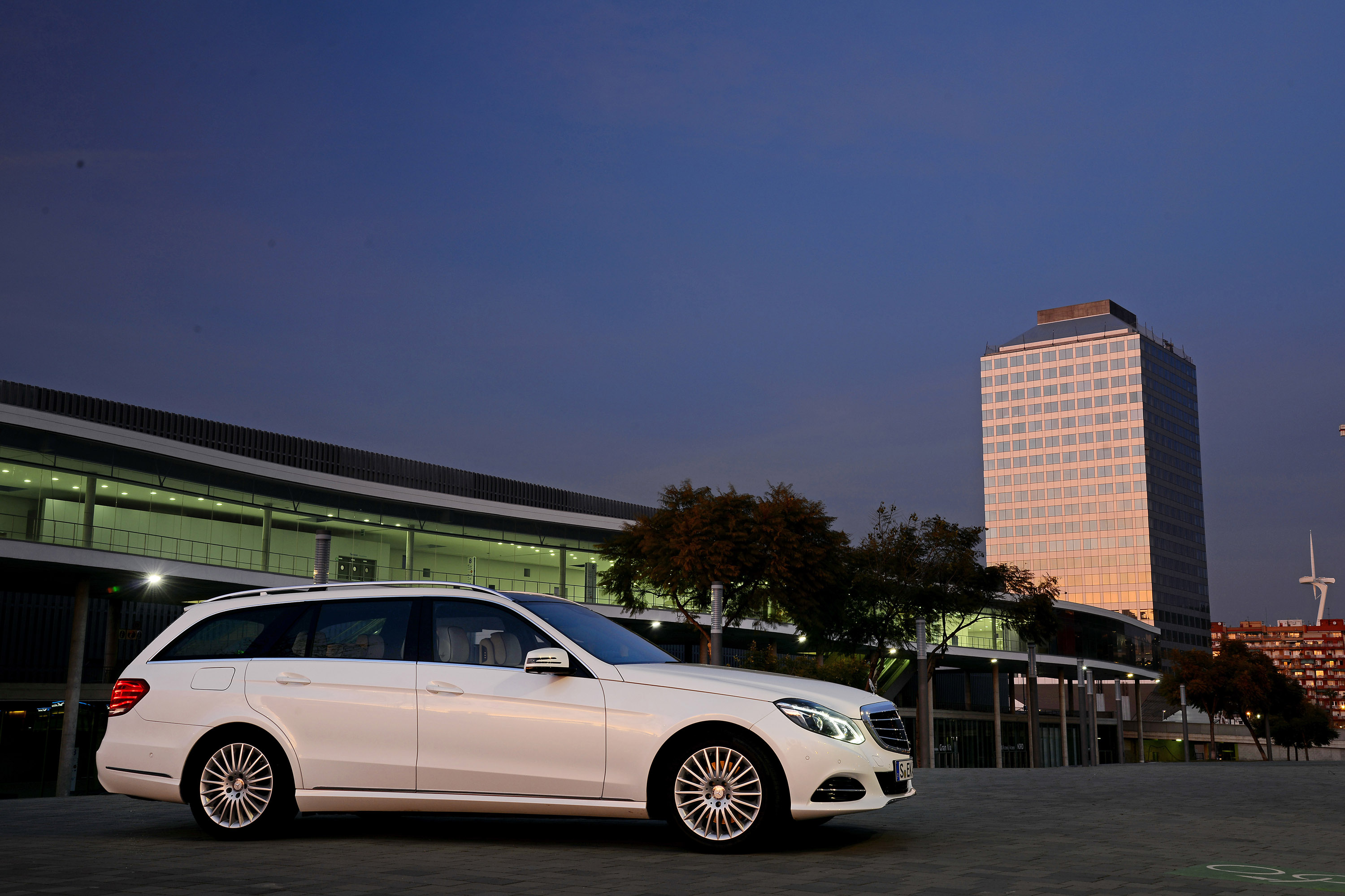 Mercedes-Benz E-Class Estate photo #38