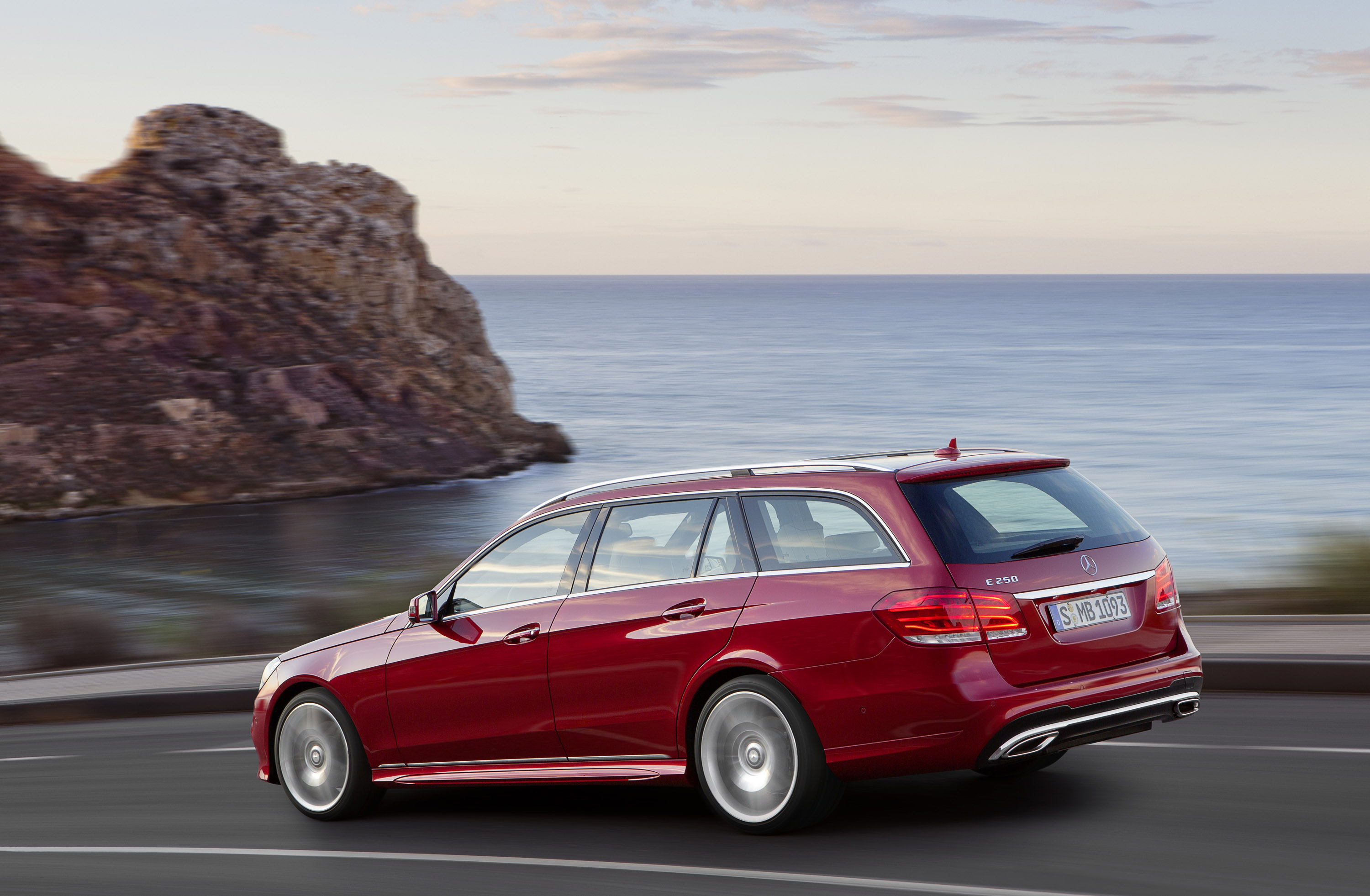 Mercedes-Benz E-Class Estate photo #39