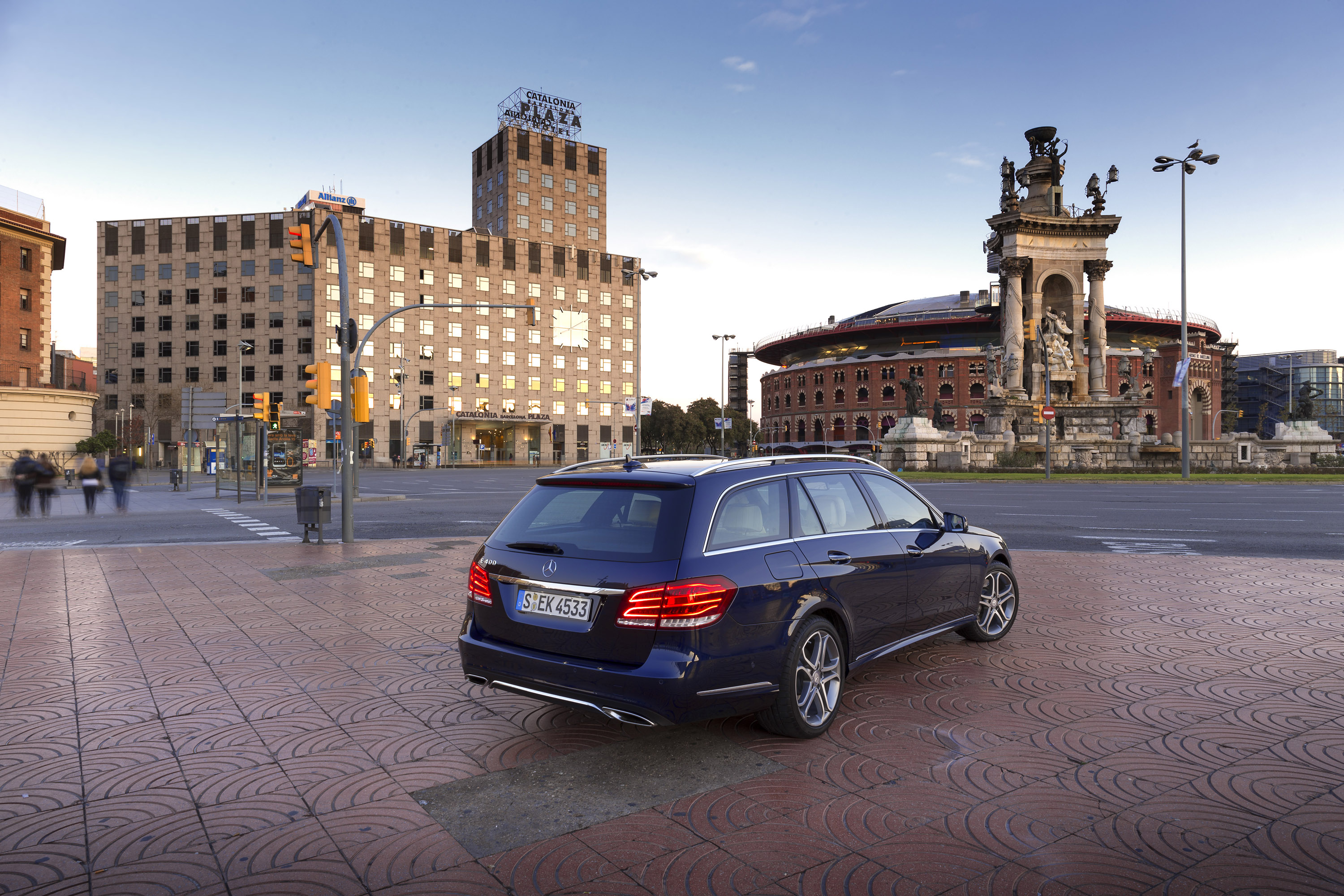 Mercedes-Benz E-Class Estate photo #46
