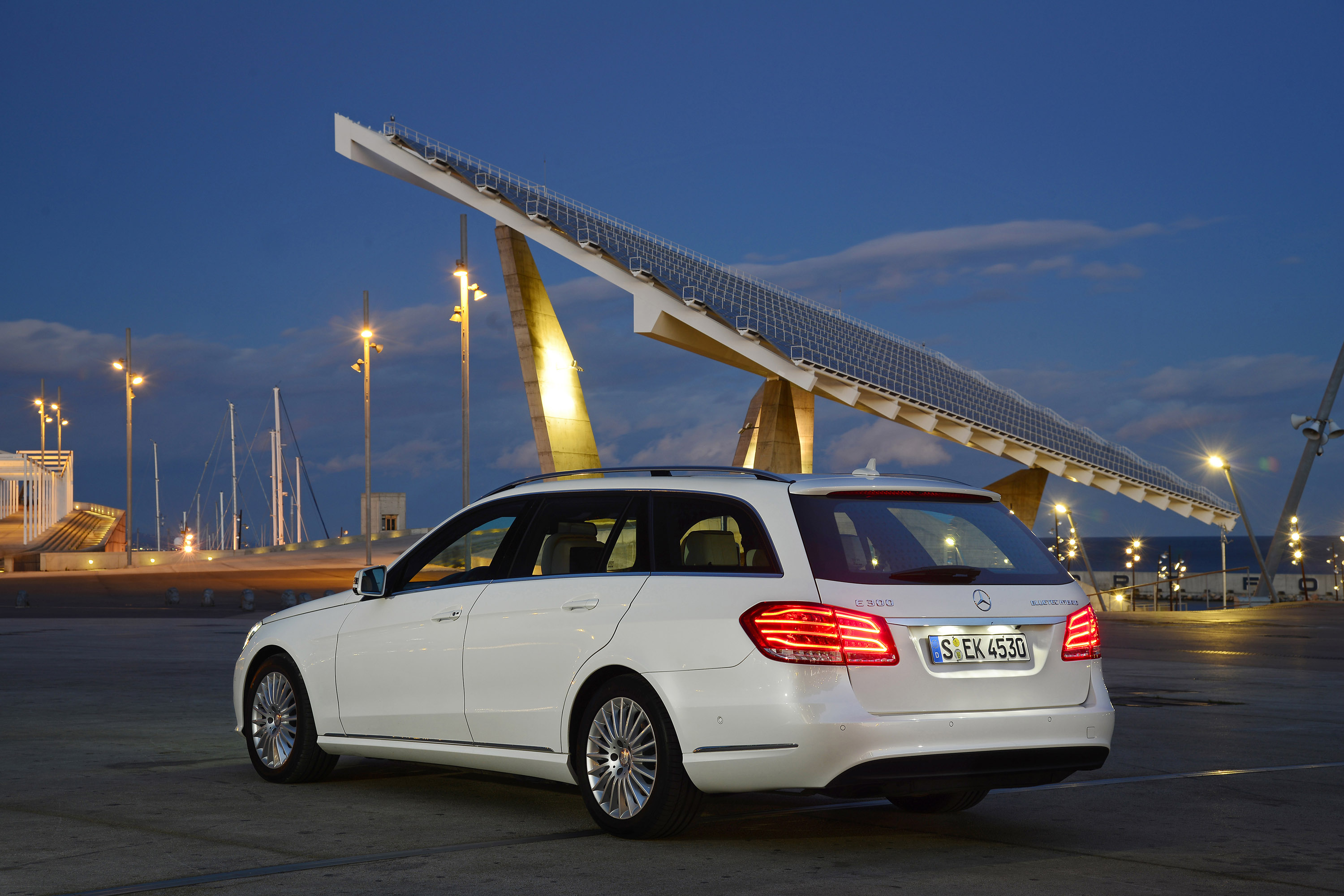 Mercedes-Benz E-Class Estate photo #50