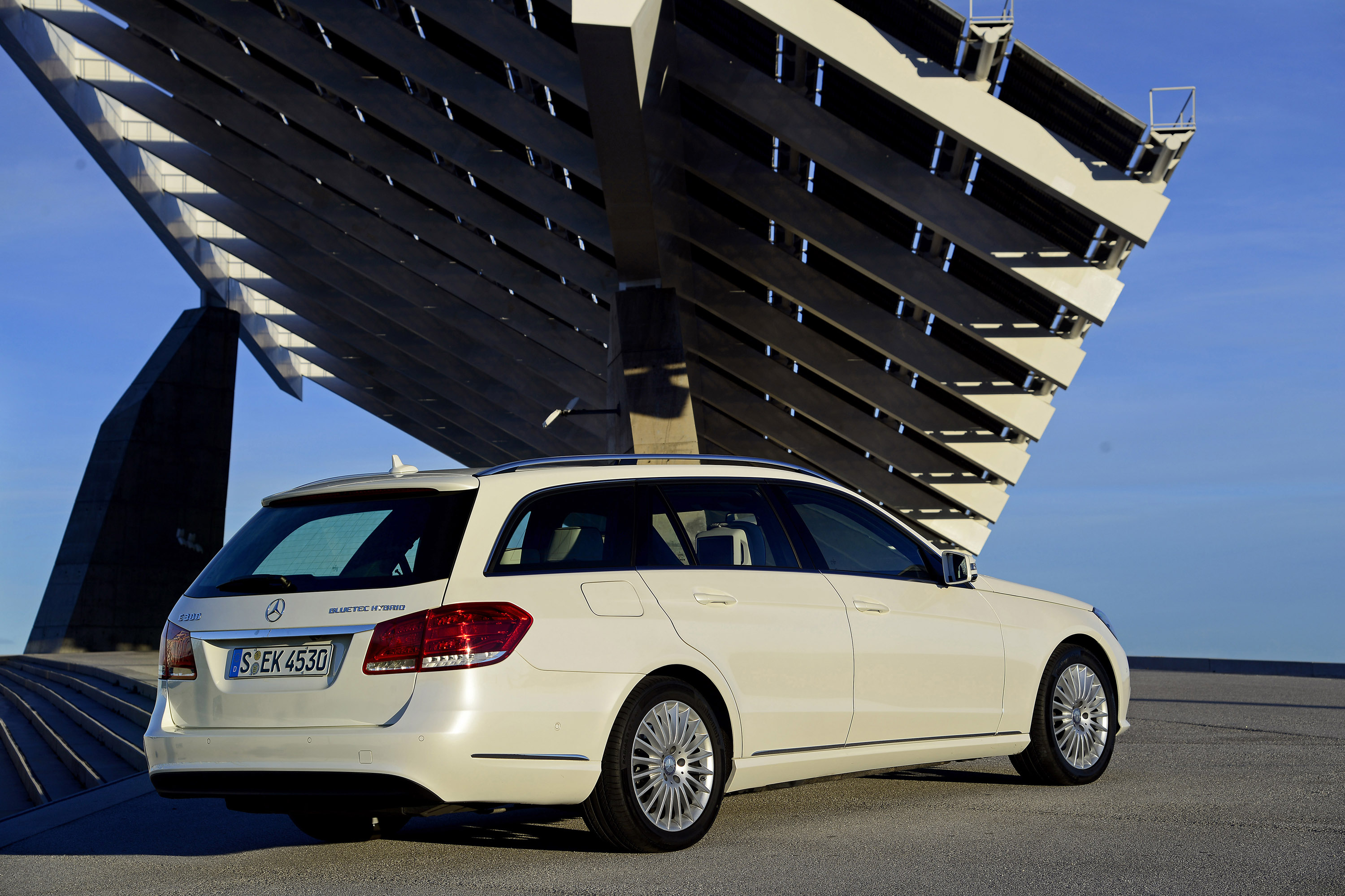 Mercedes-Benz E-Class Estate photo #51