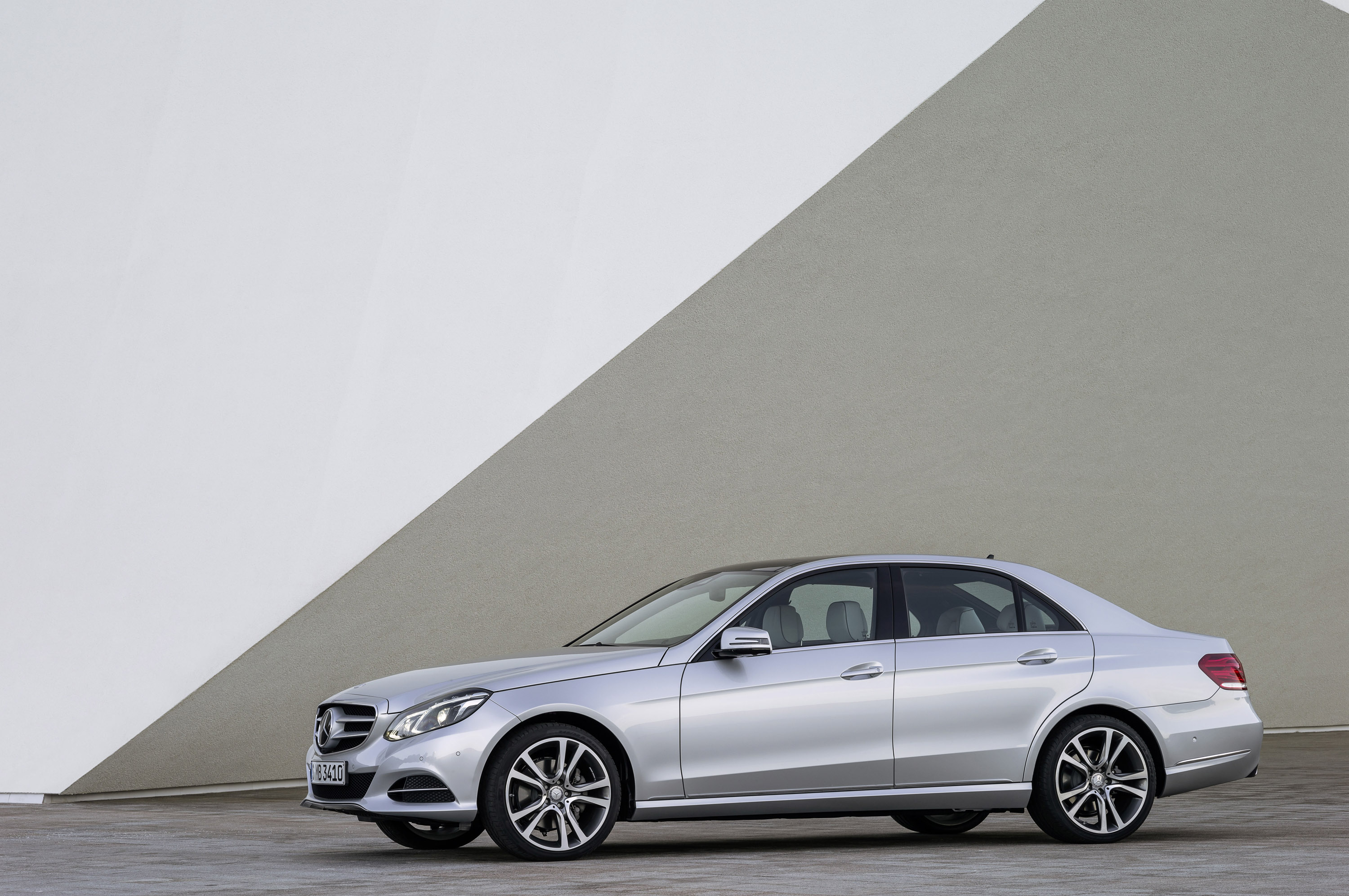 Mercedes-Benz E-Class photo #19
