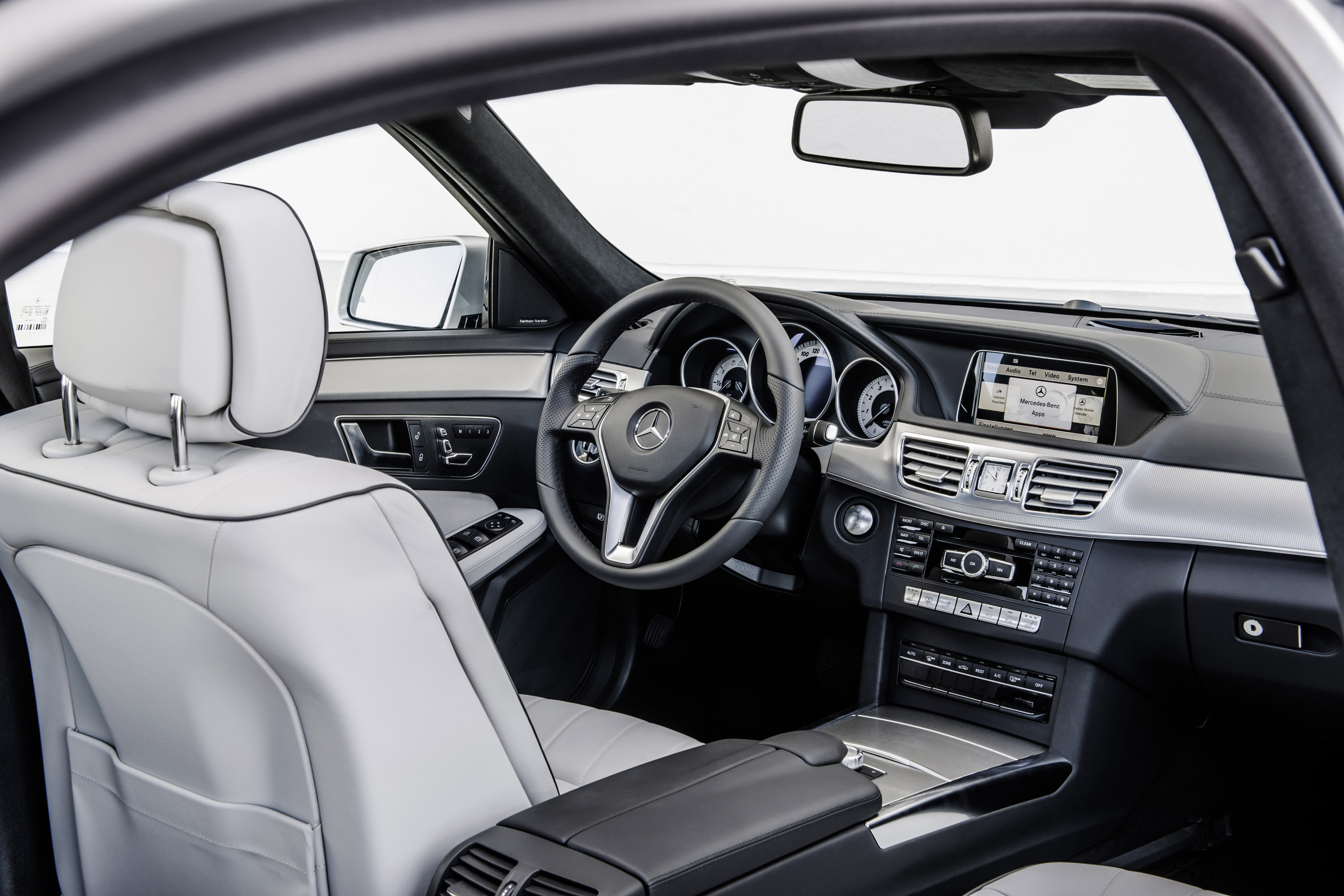 Mercedes-Benz E-Class photo #20