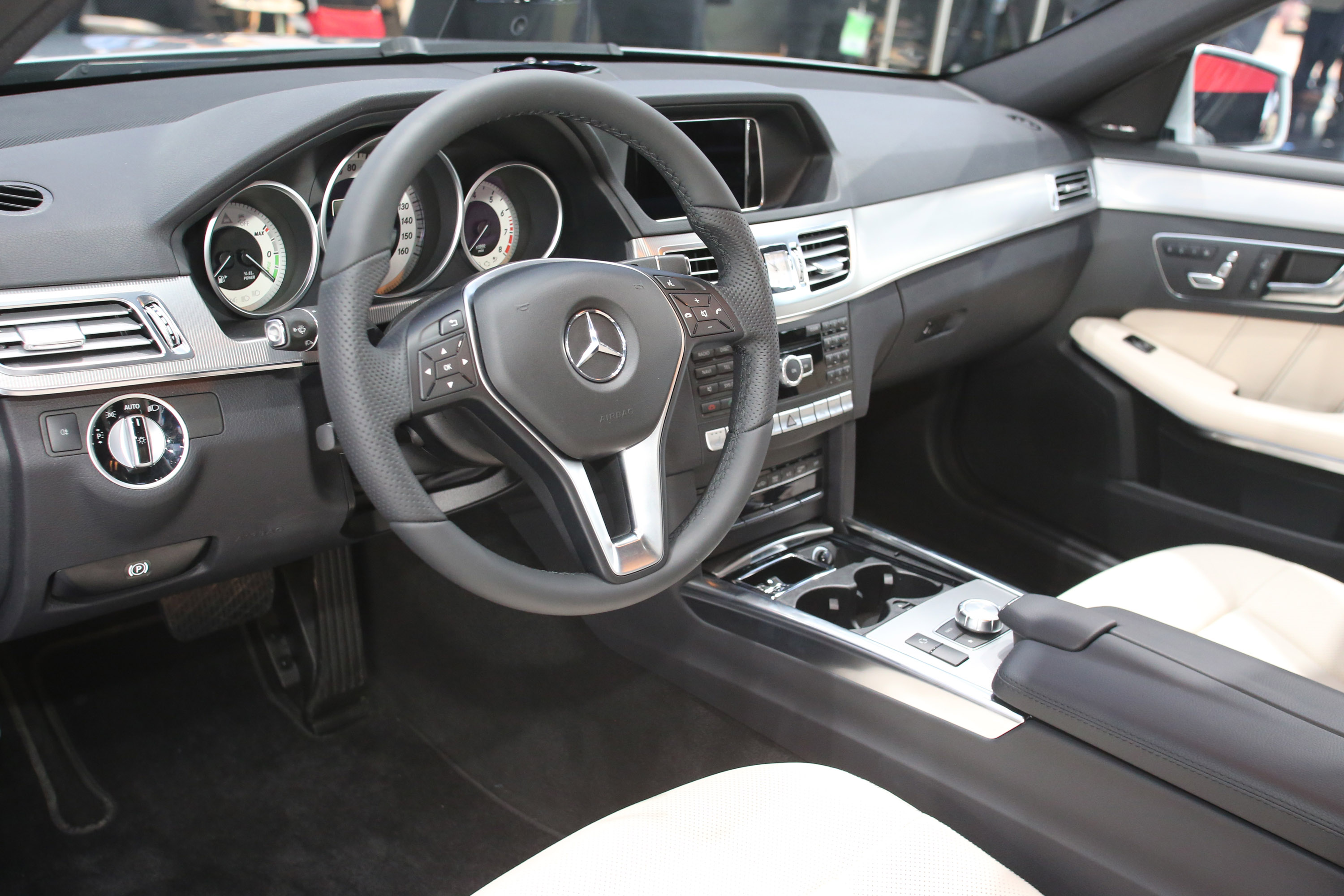 Mercedes-Benz E-Class photo #23