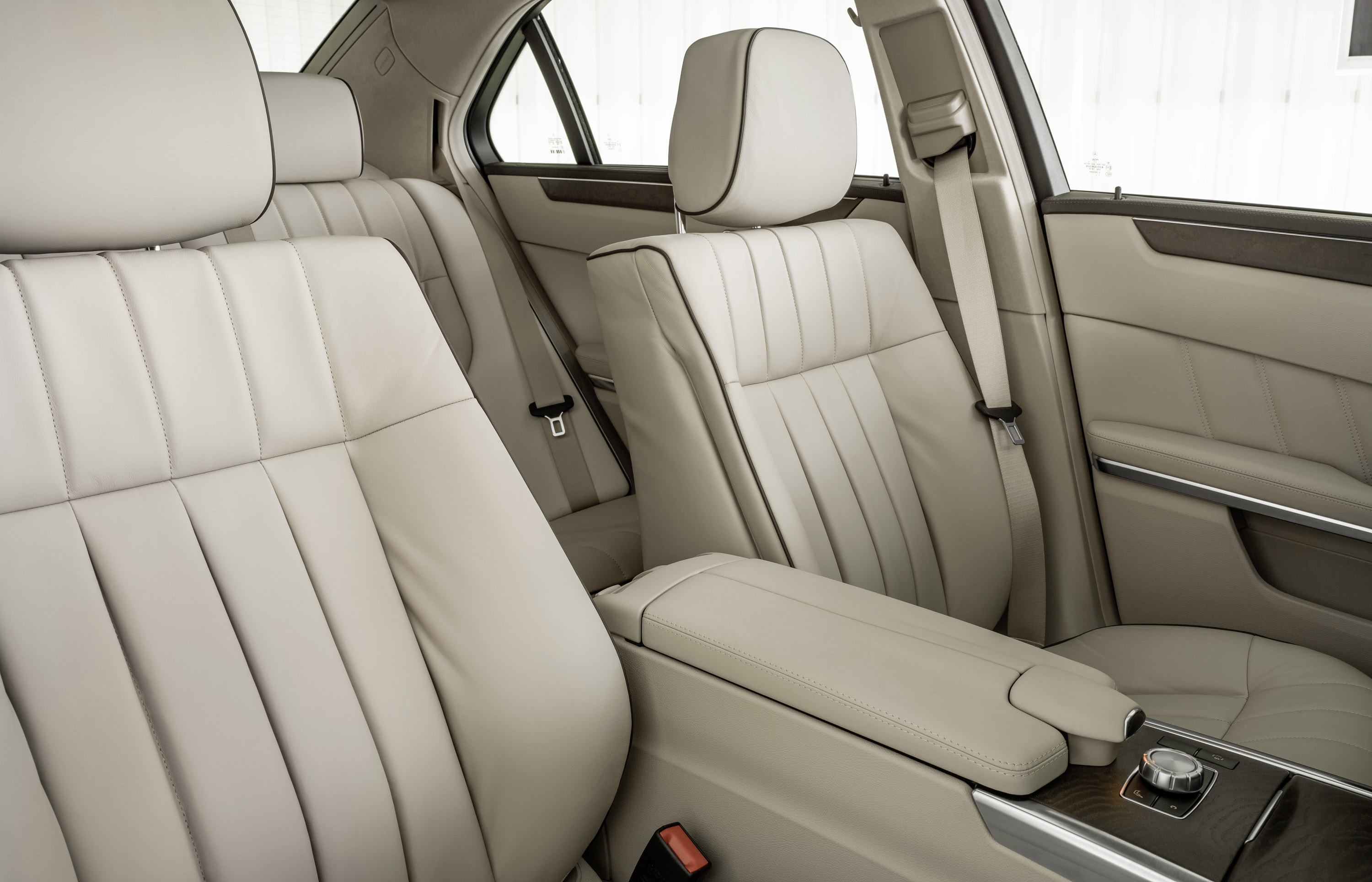 Mercedes-Benz E-Class photo #24