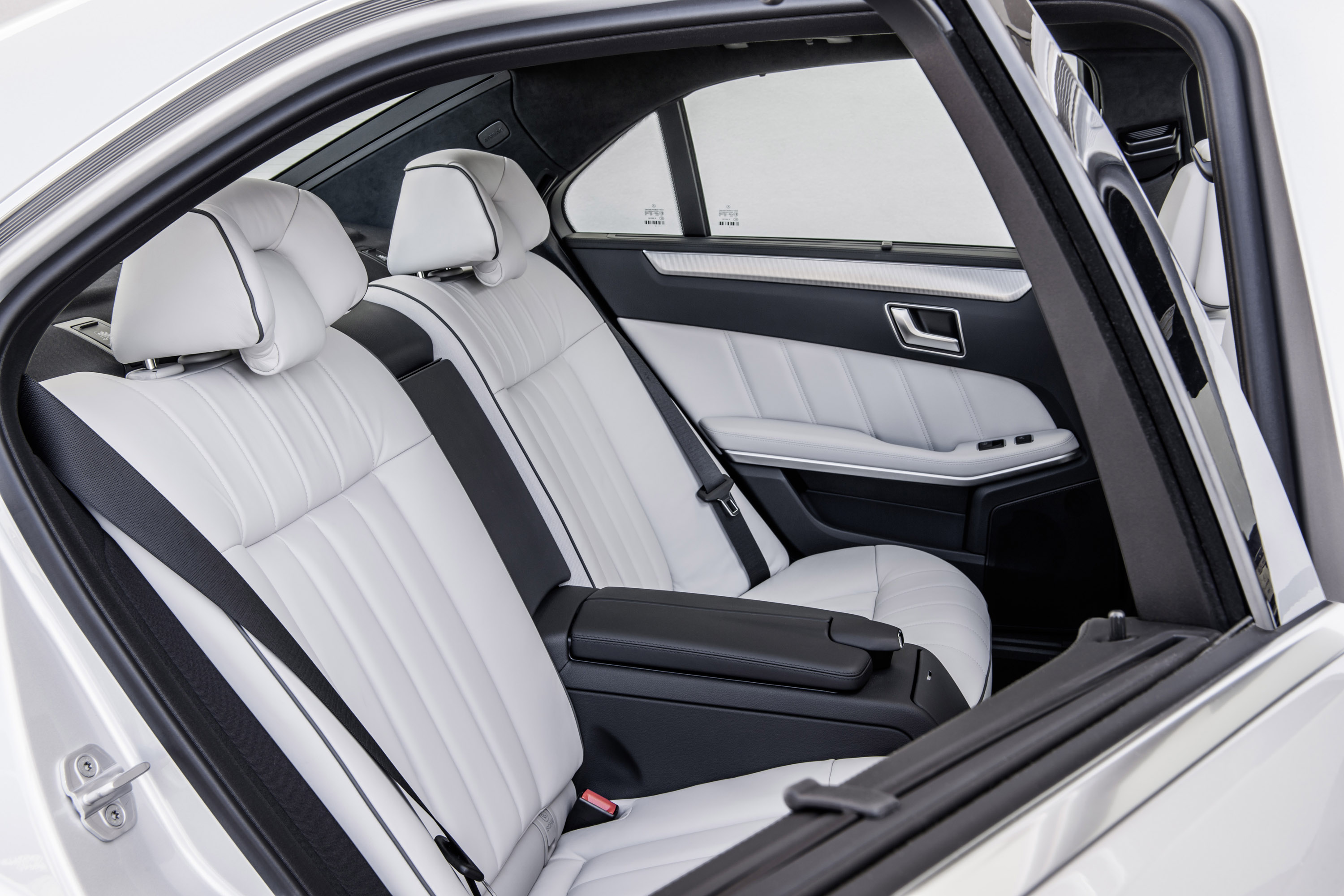 Mercedes-Benz E-Class photo #25