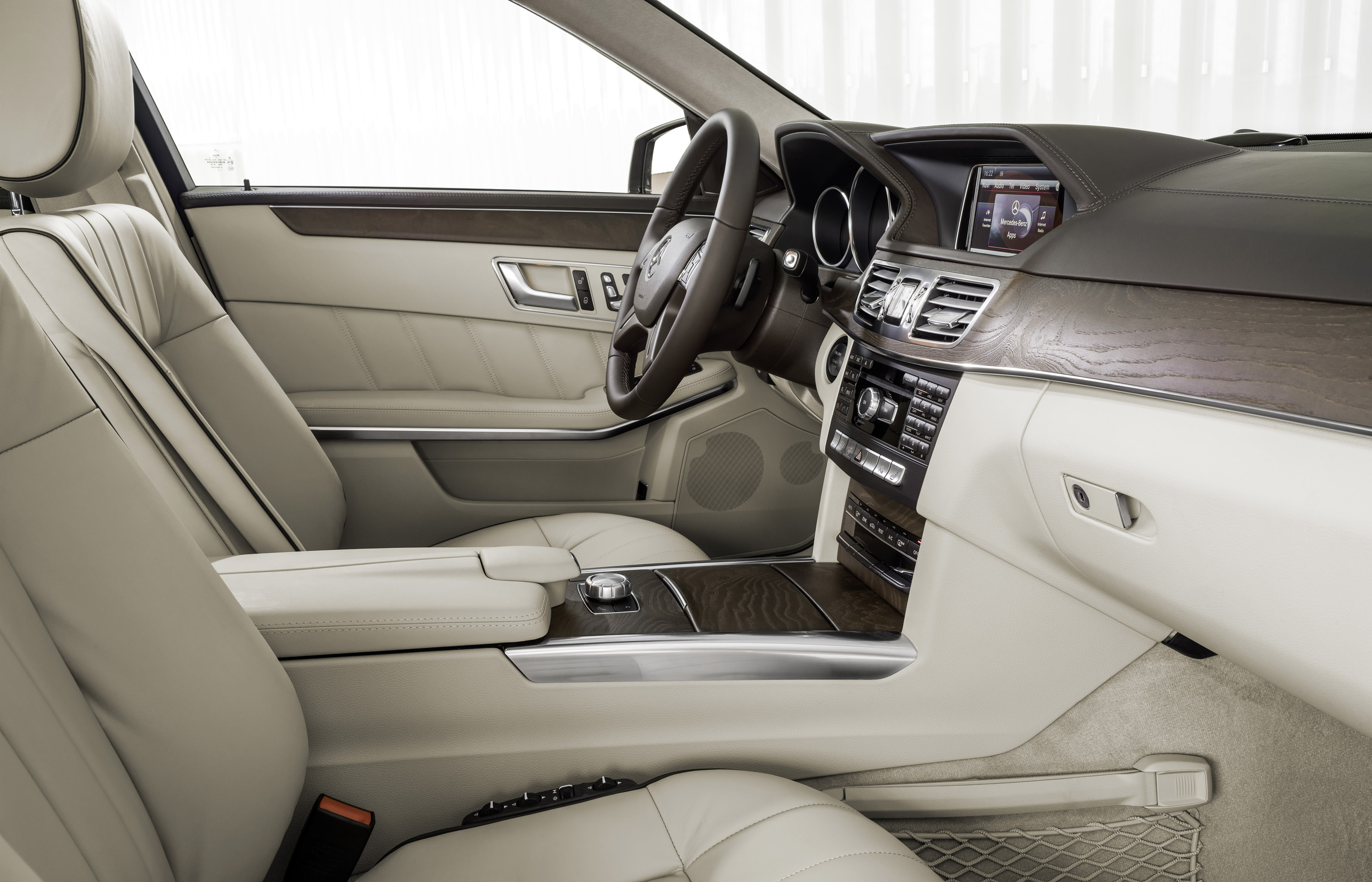 Mercedes-Benz E-Class photo #26