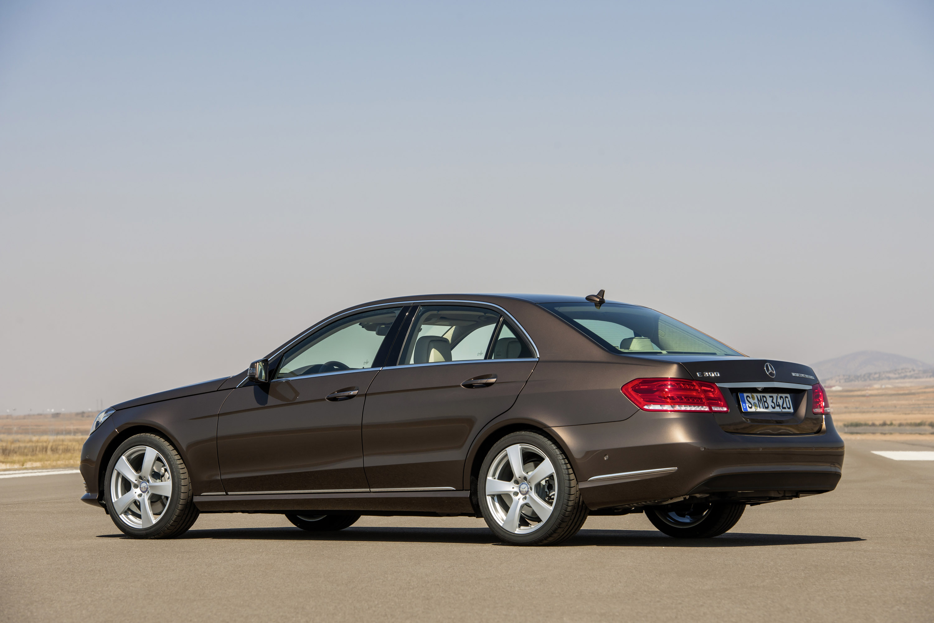 Mercedes-Benz E-Class photo #28