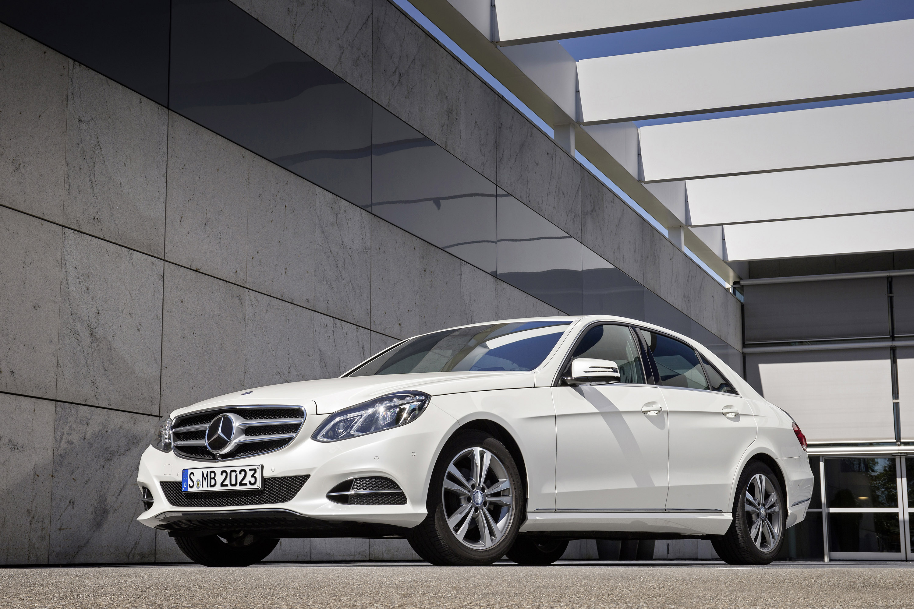 Mercedes-Benz E200 Natural Gas photo #1