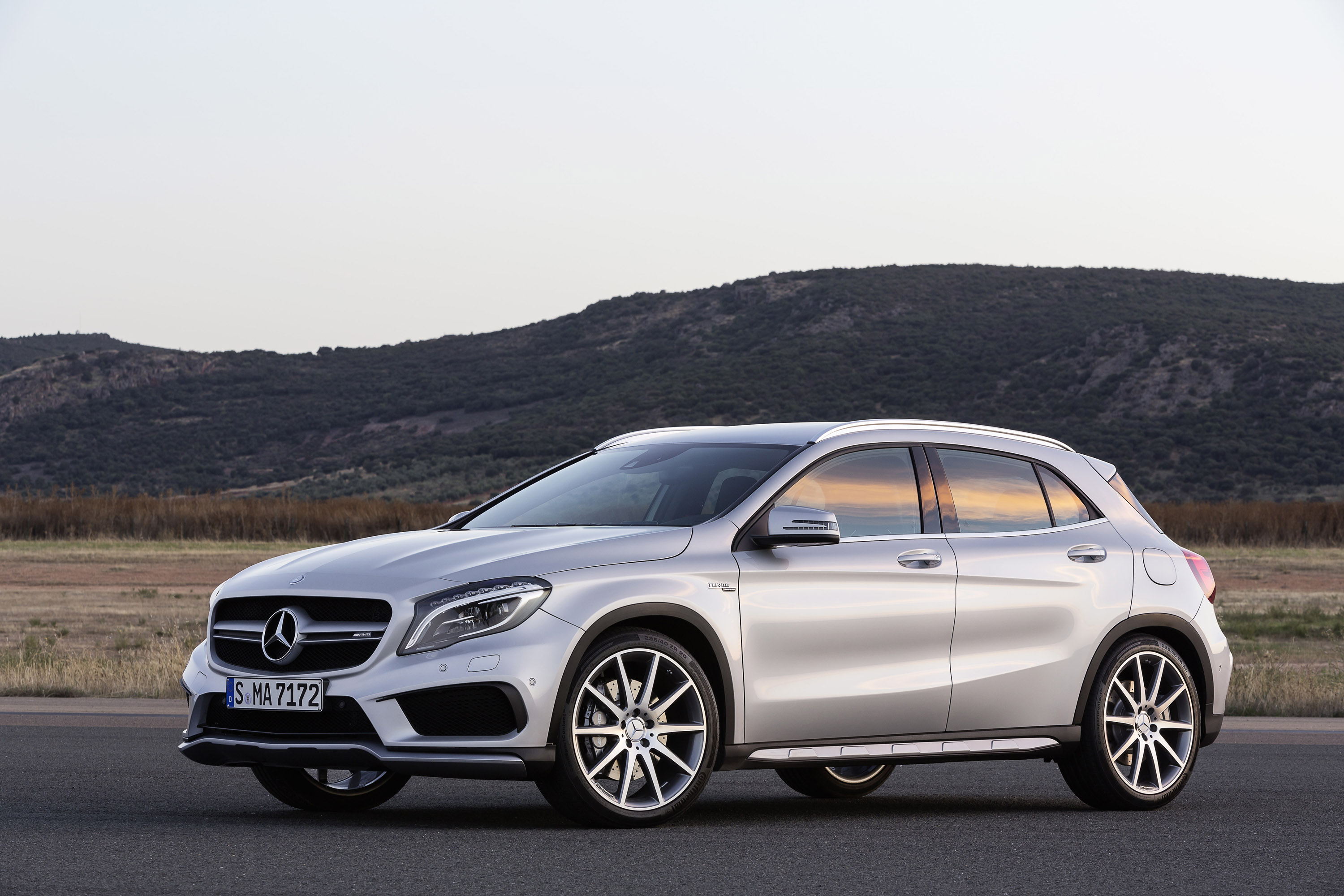 Mercedes-Benz GLA45 AMG photo #2