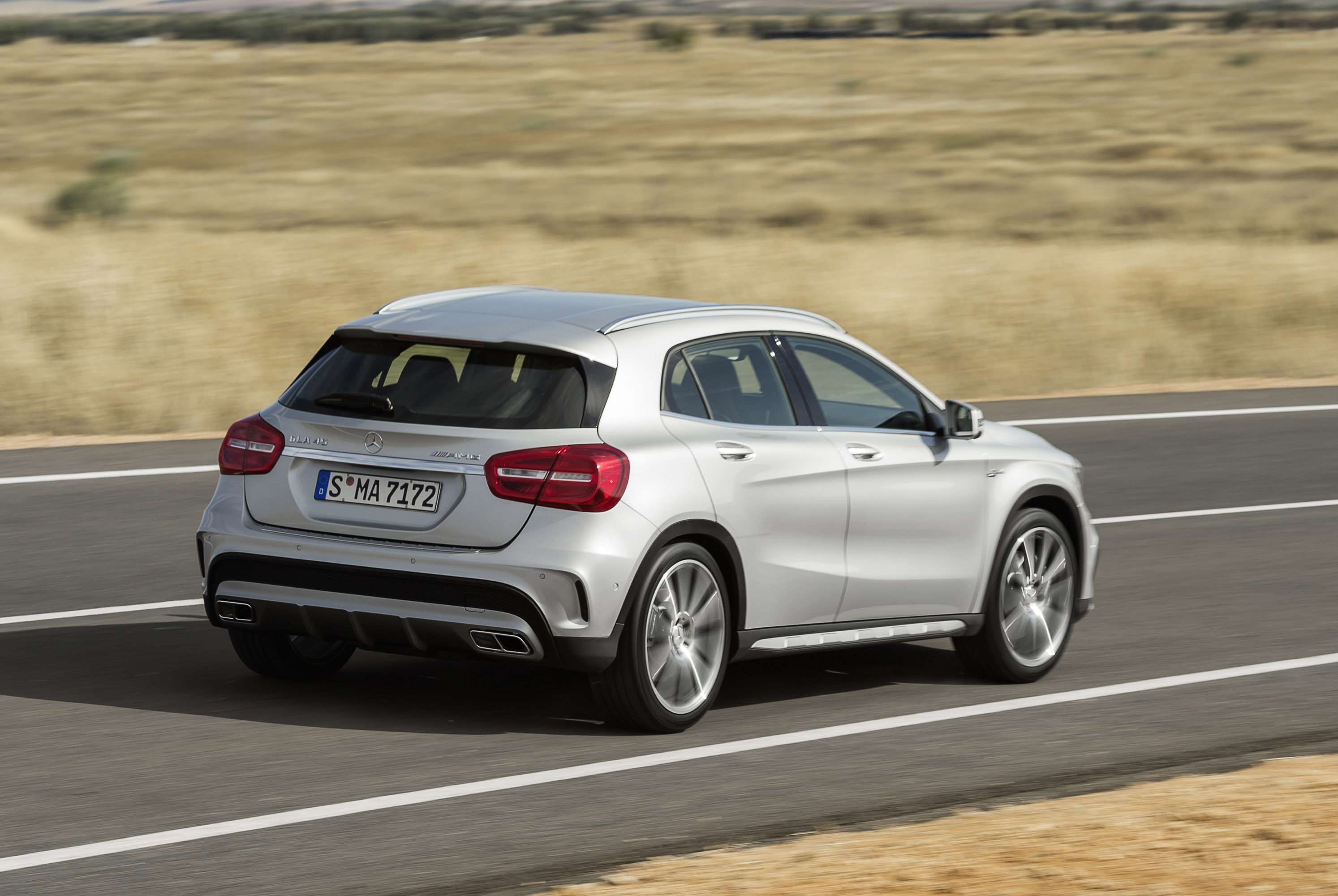 Mercedes-Benz GLA45 AMG photo #9