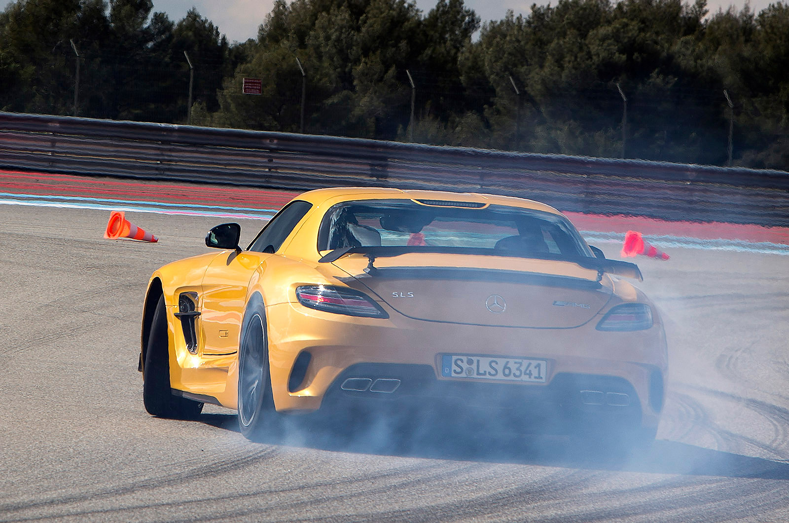 Mercedes Benz SLS AMG gt дрифт