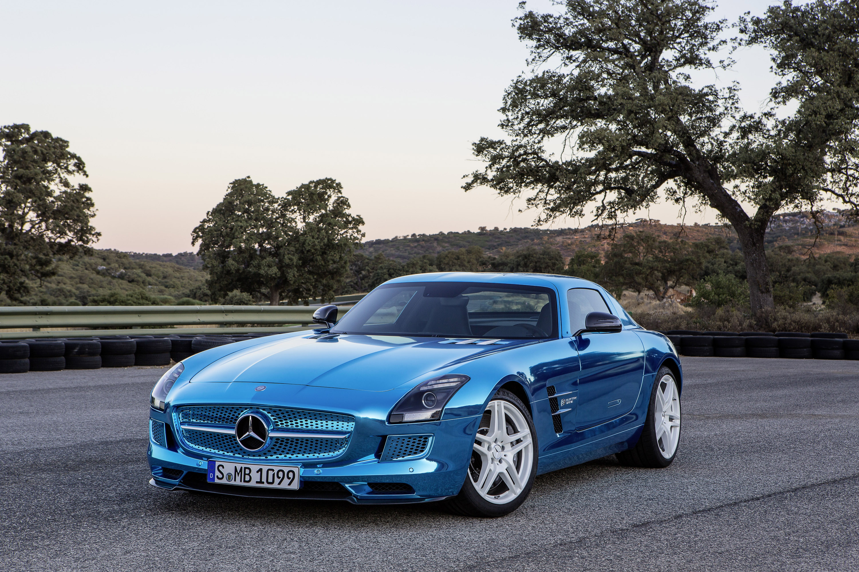 Mercedes-Benz SLS AMG Coupe Electric Drive photo #4