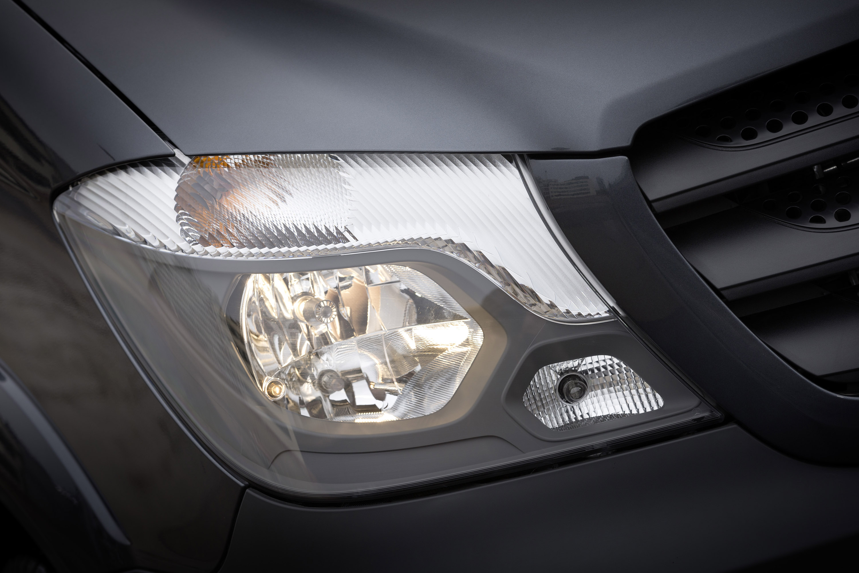 Mercedes-Benz Sprinter photo #32