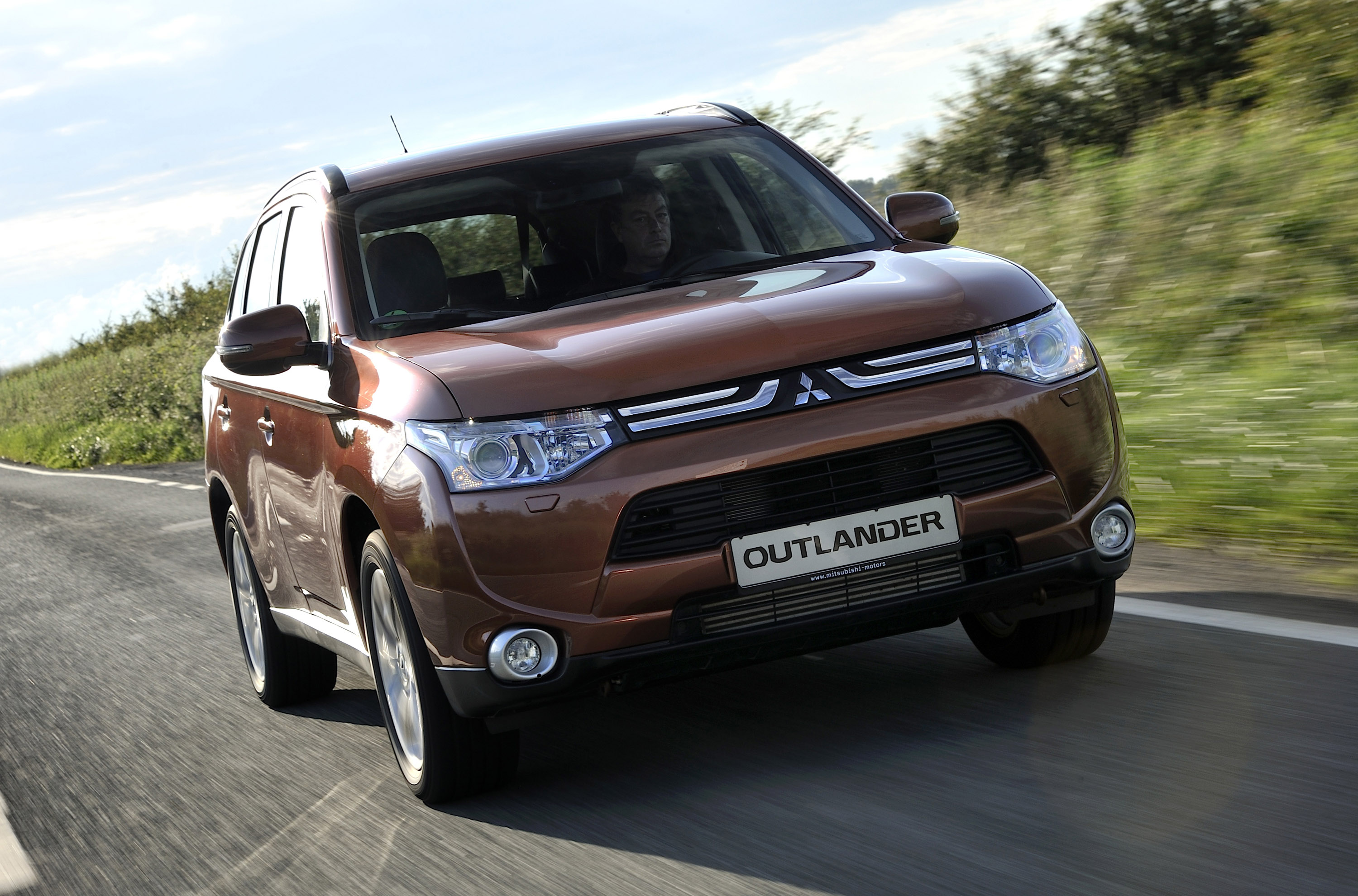 Mitsubishi Outlander photo #2