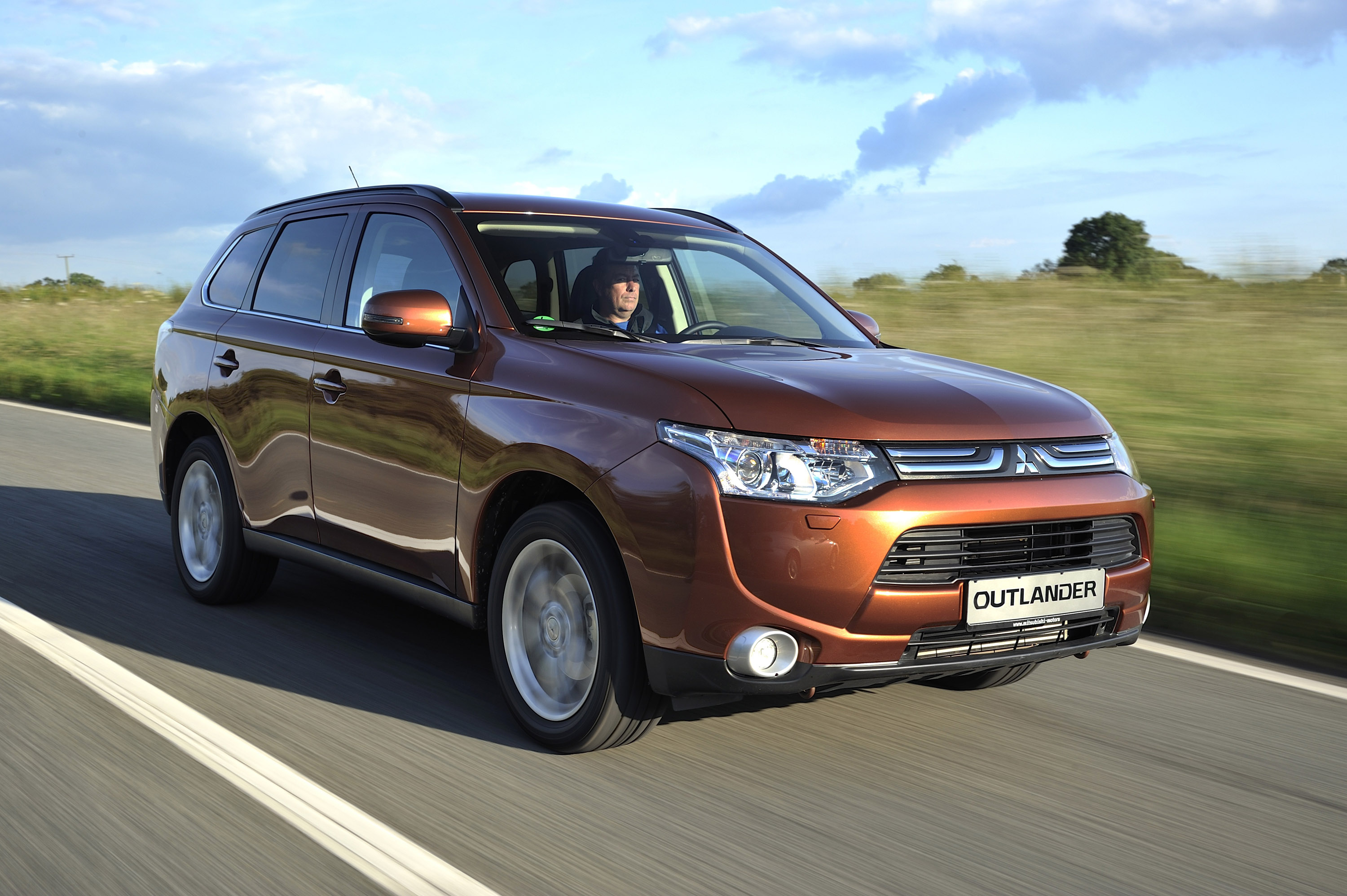 2014 Mitsubishi Outlander - HD Pictures @ carsinvasion.com