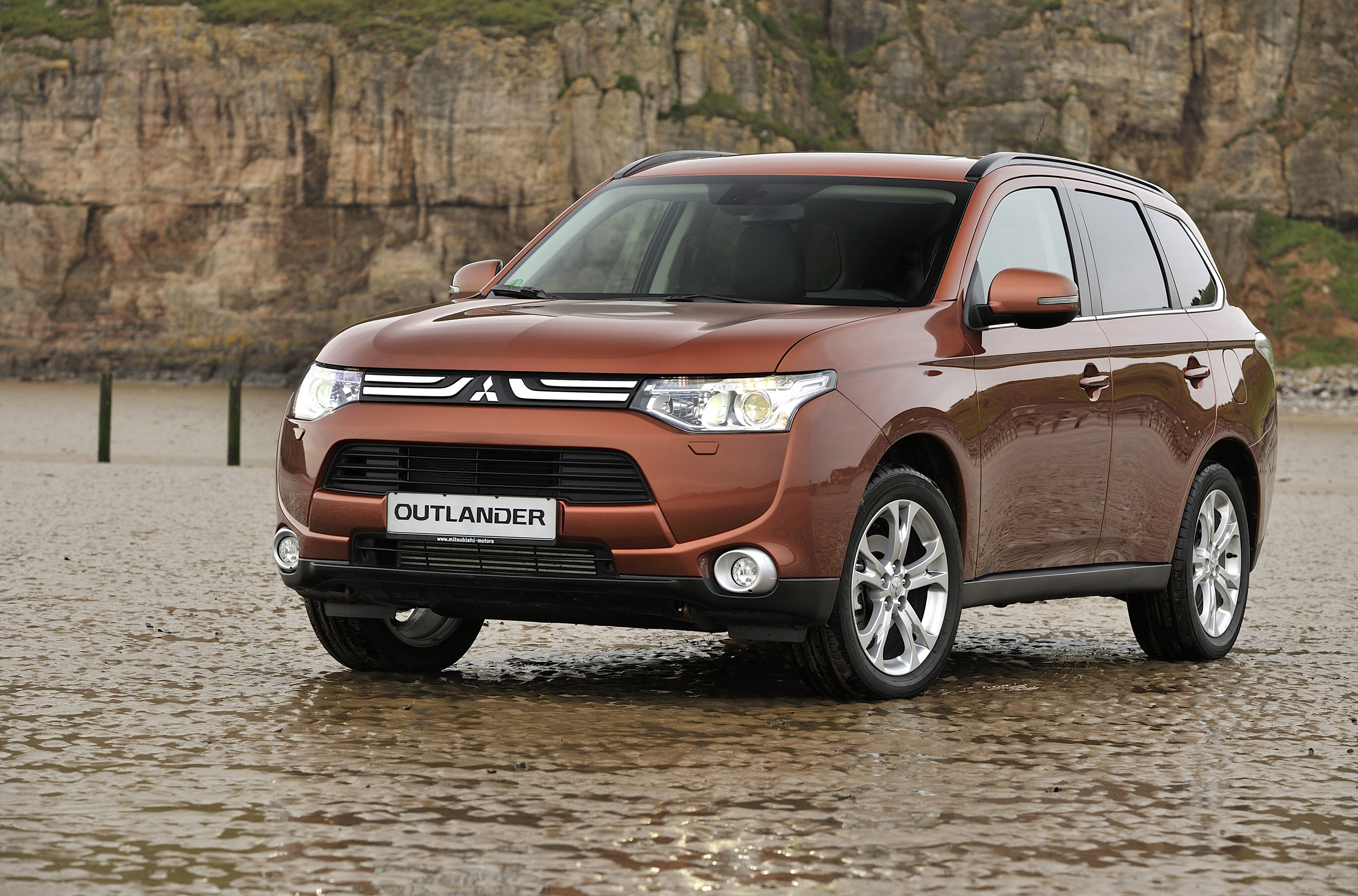 2014 Mitsubishi Outlander HD Pictures