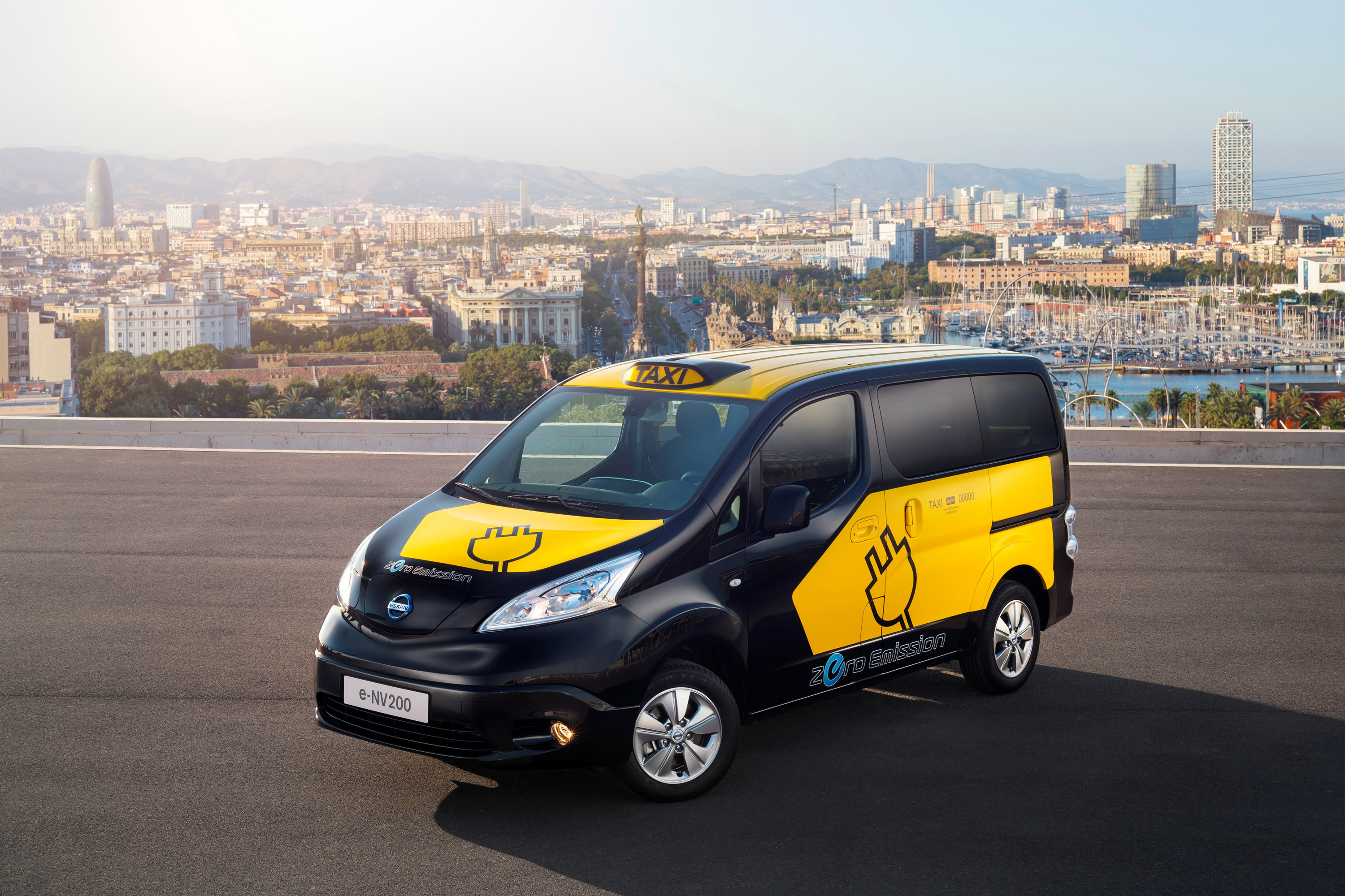 Nissan Electric Taxi photo #1