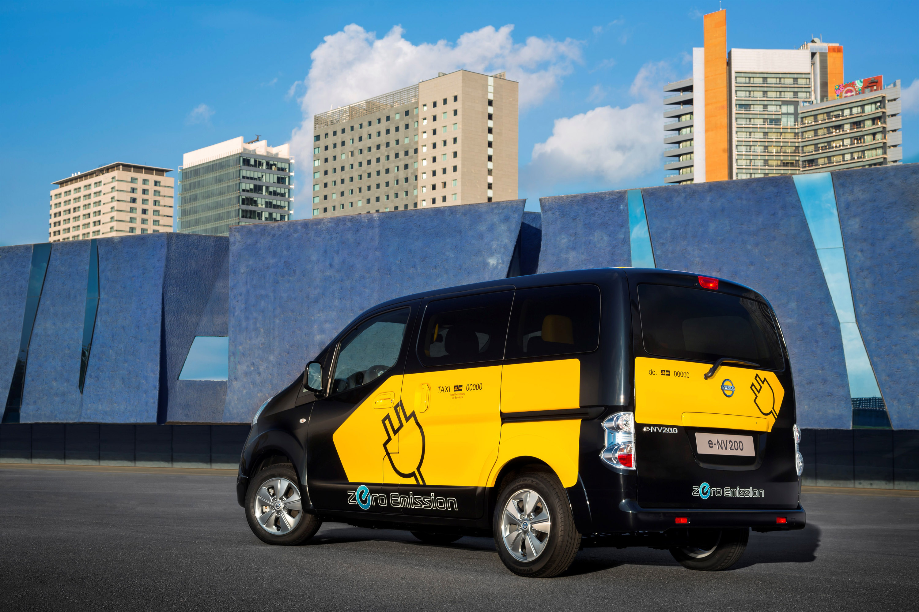 Nissan Electric Taxi photo #10