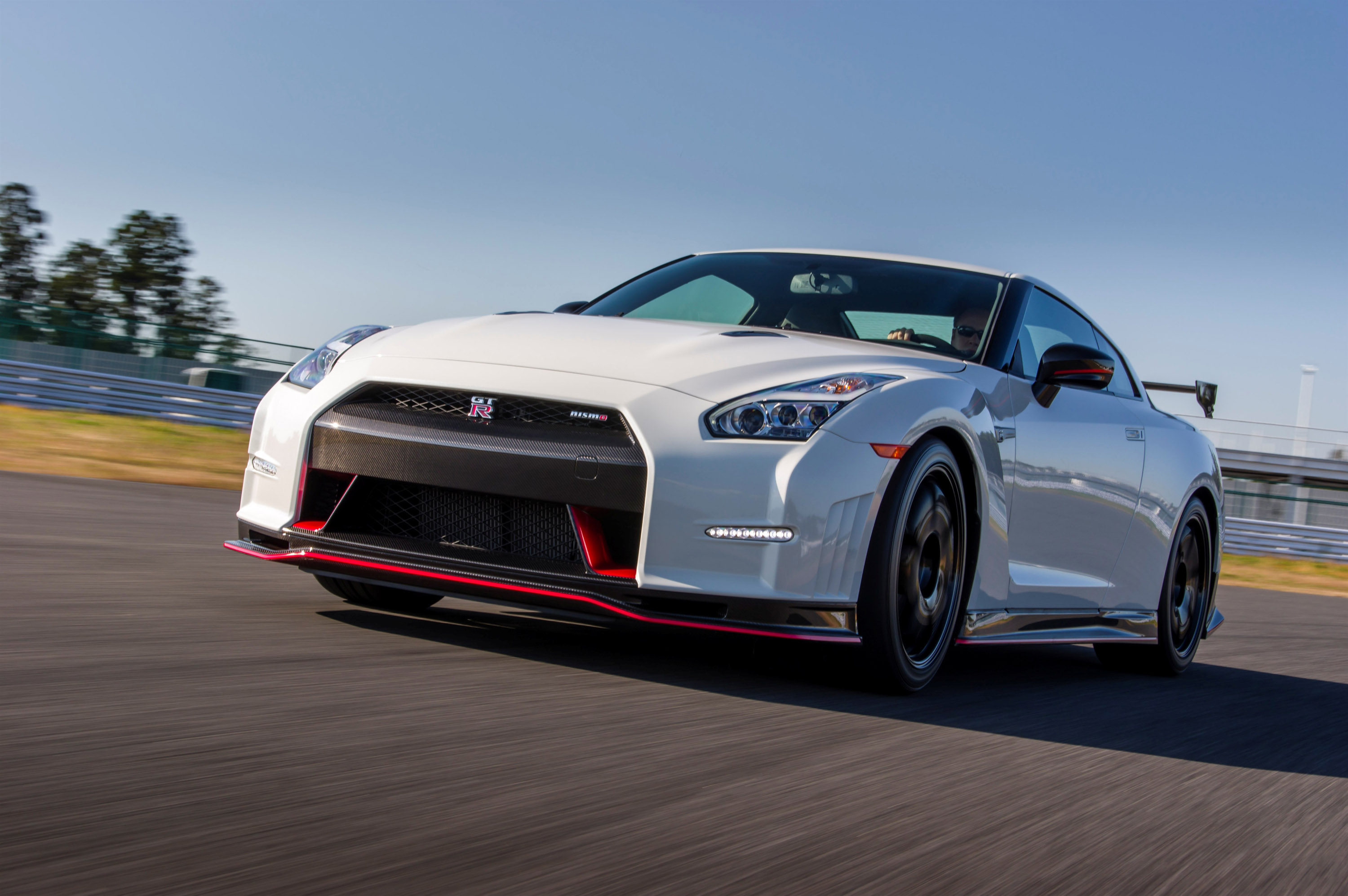 Nissan GT-R Nismo EU-Spec photo #2