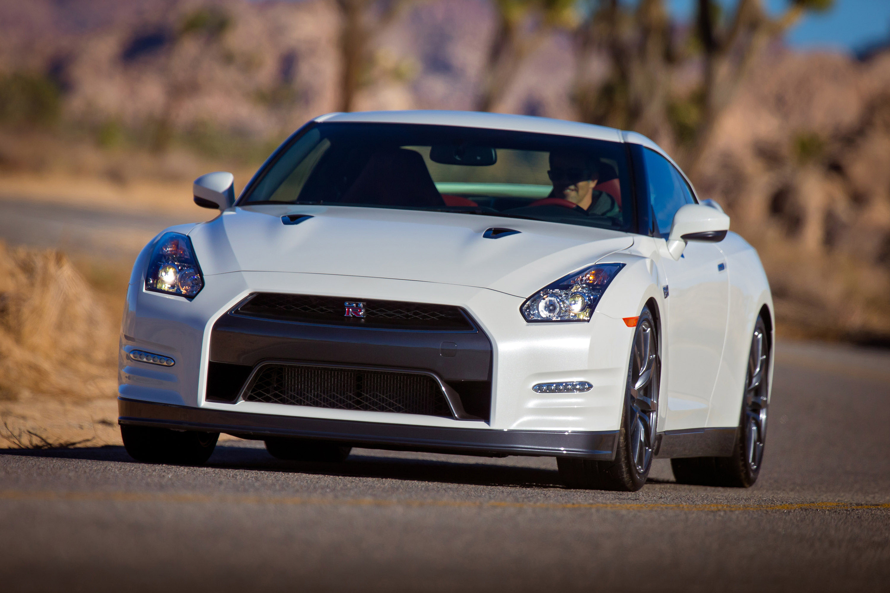 Nissan GT-R photo #4