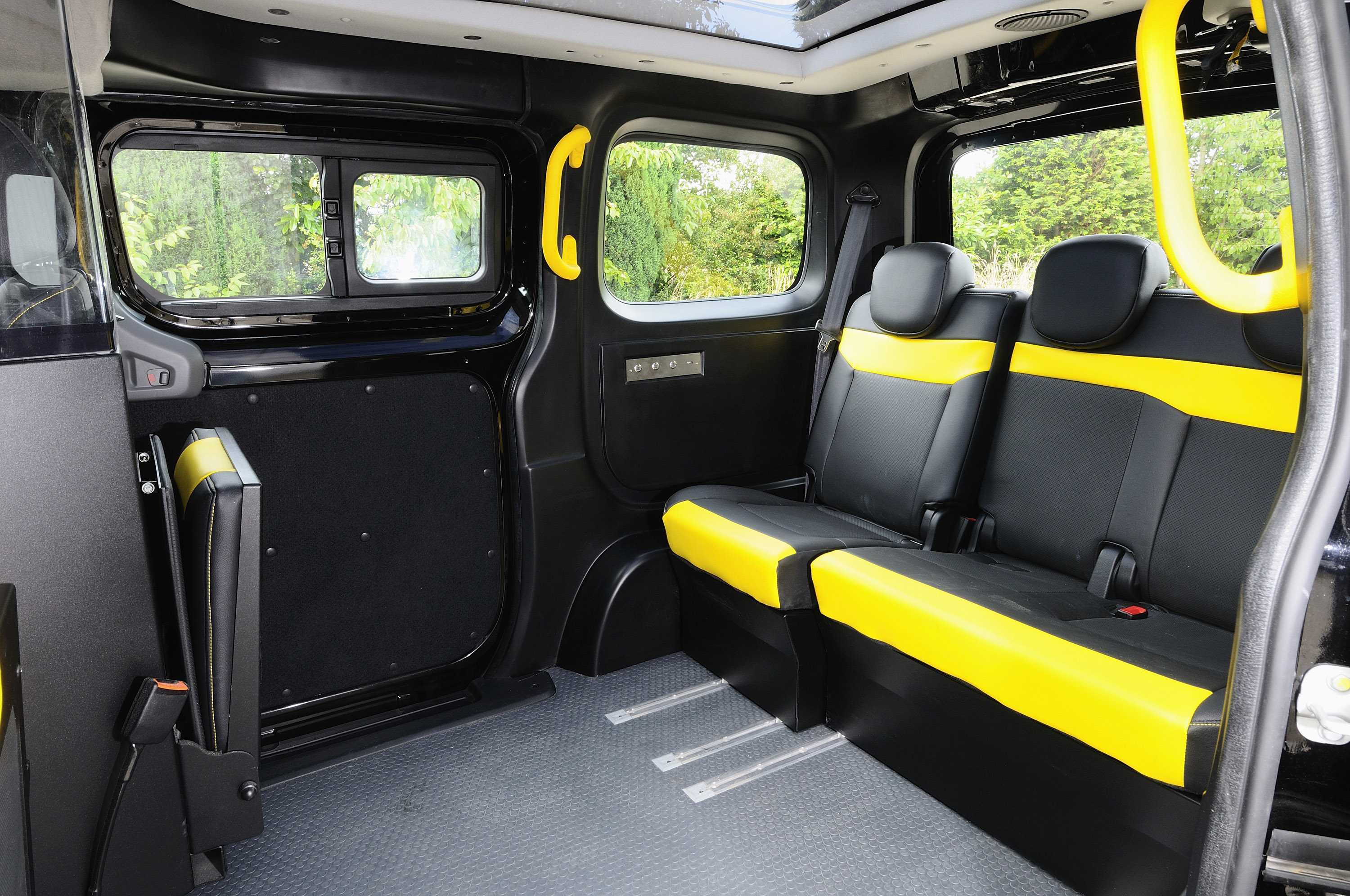 Nissan NV200 Taxi photo #32