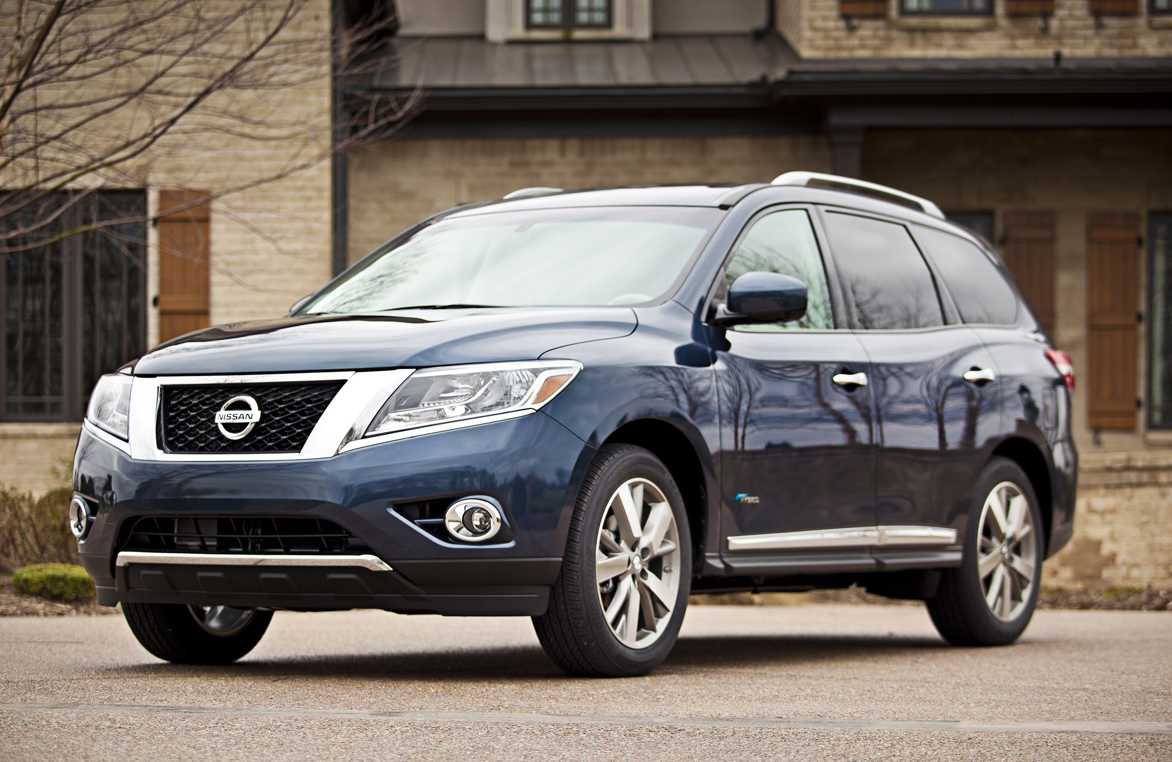 Nissan Pathfinder Hybrid photo #1