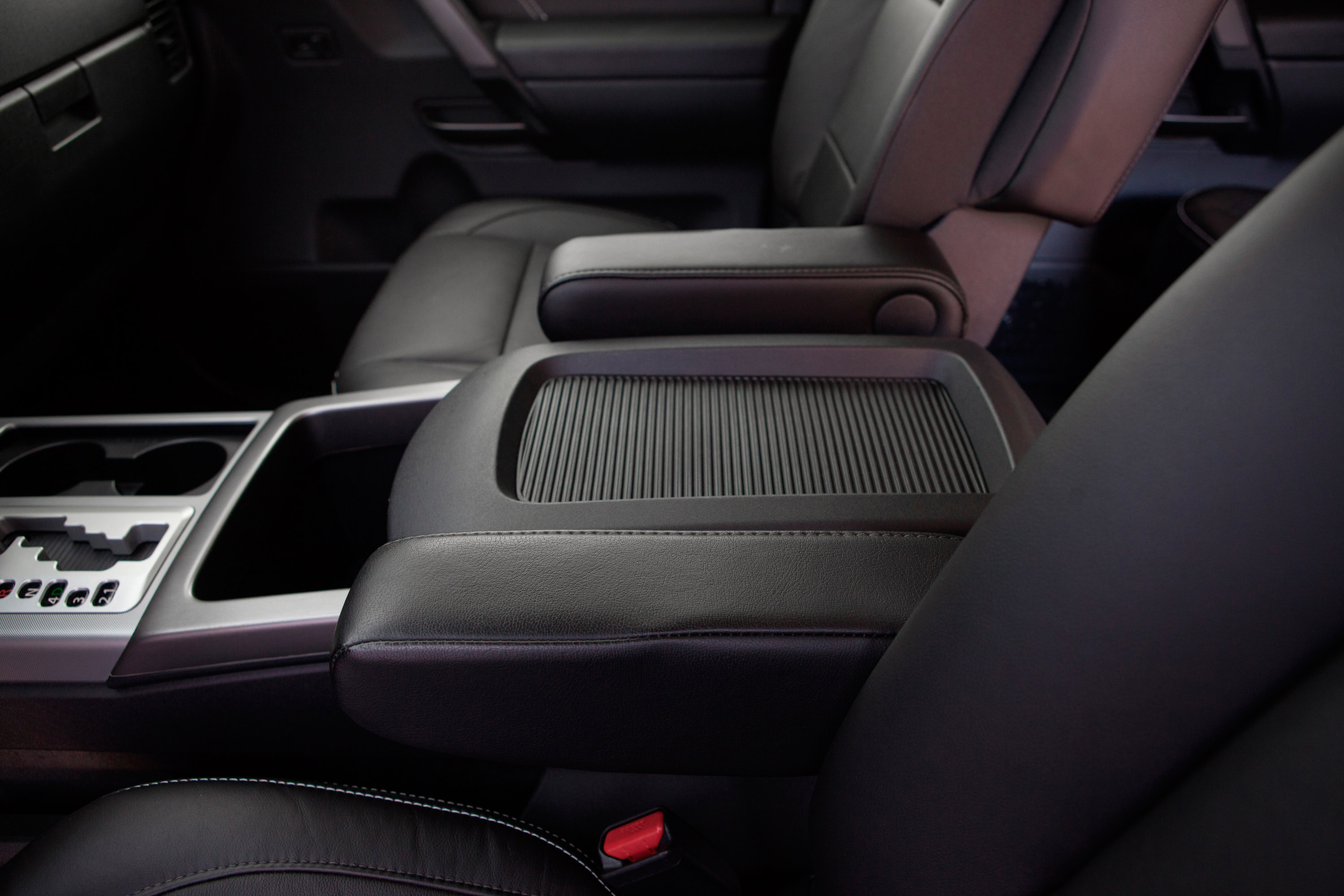 Nissan Titan photo #21