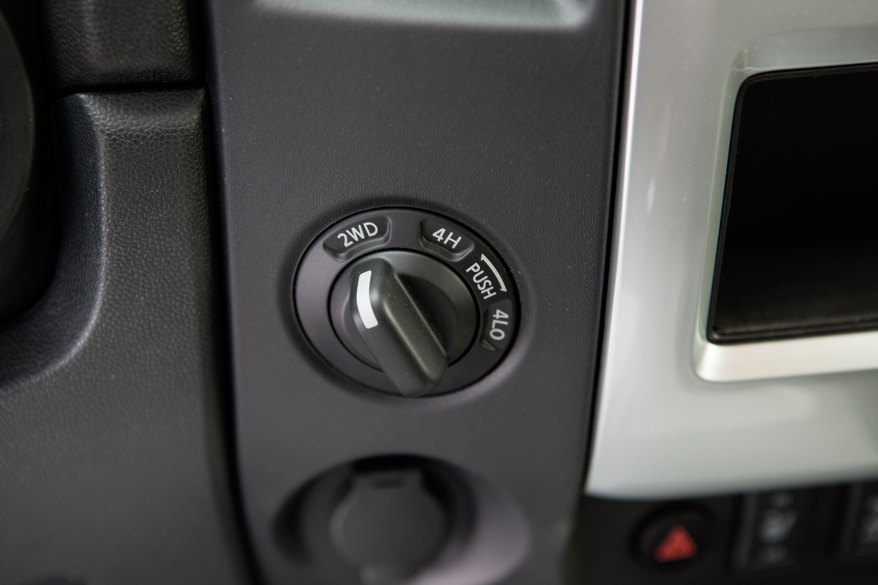 Nissan Titan photo #25