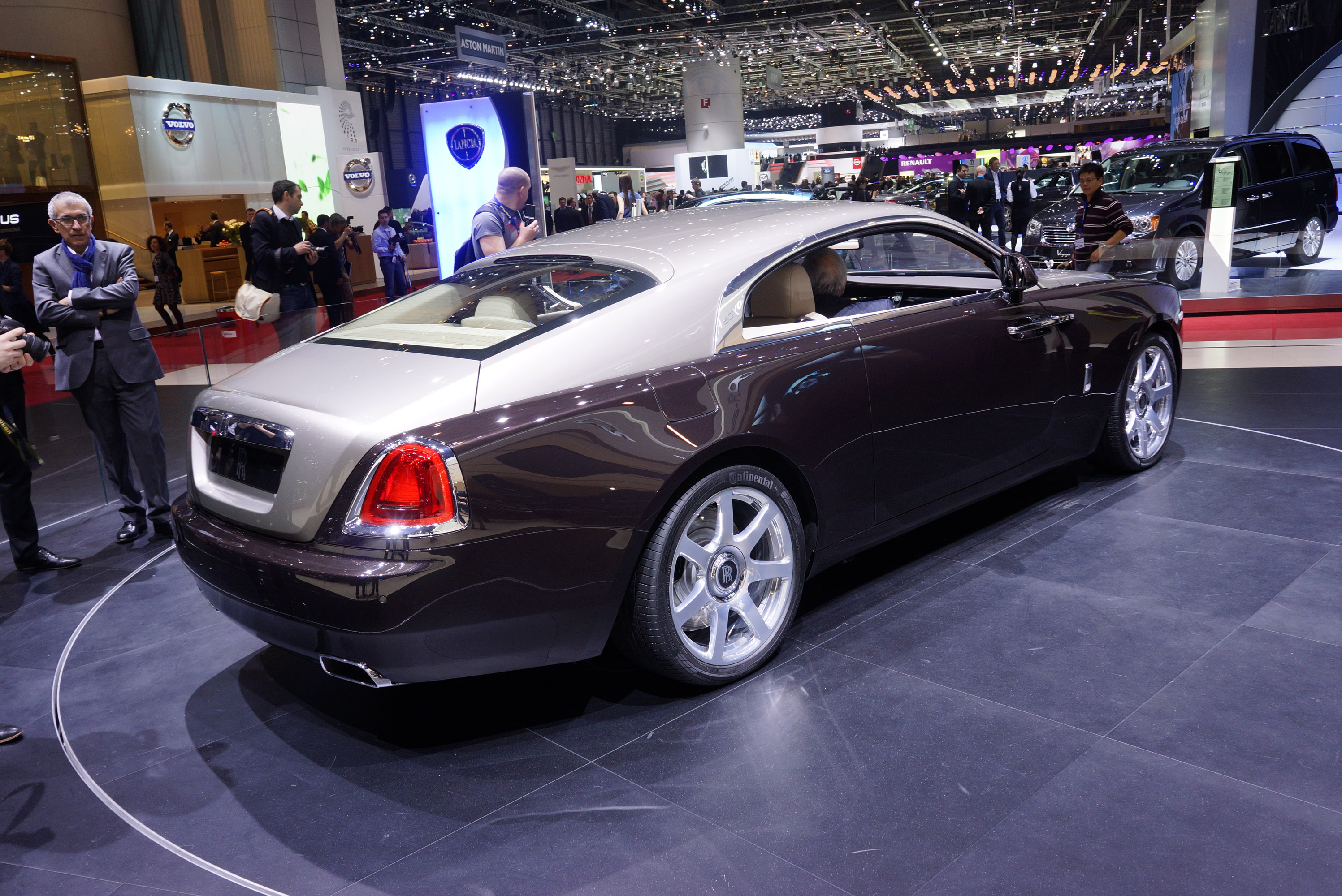 Rolls-Royce Wraith photo #17