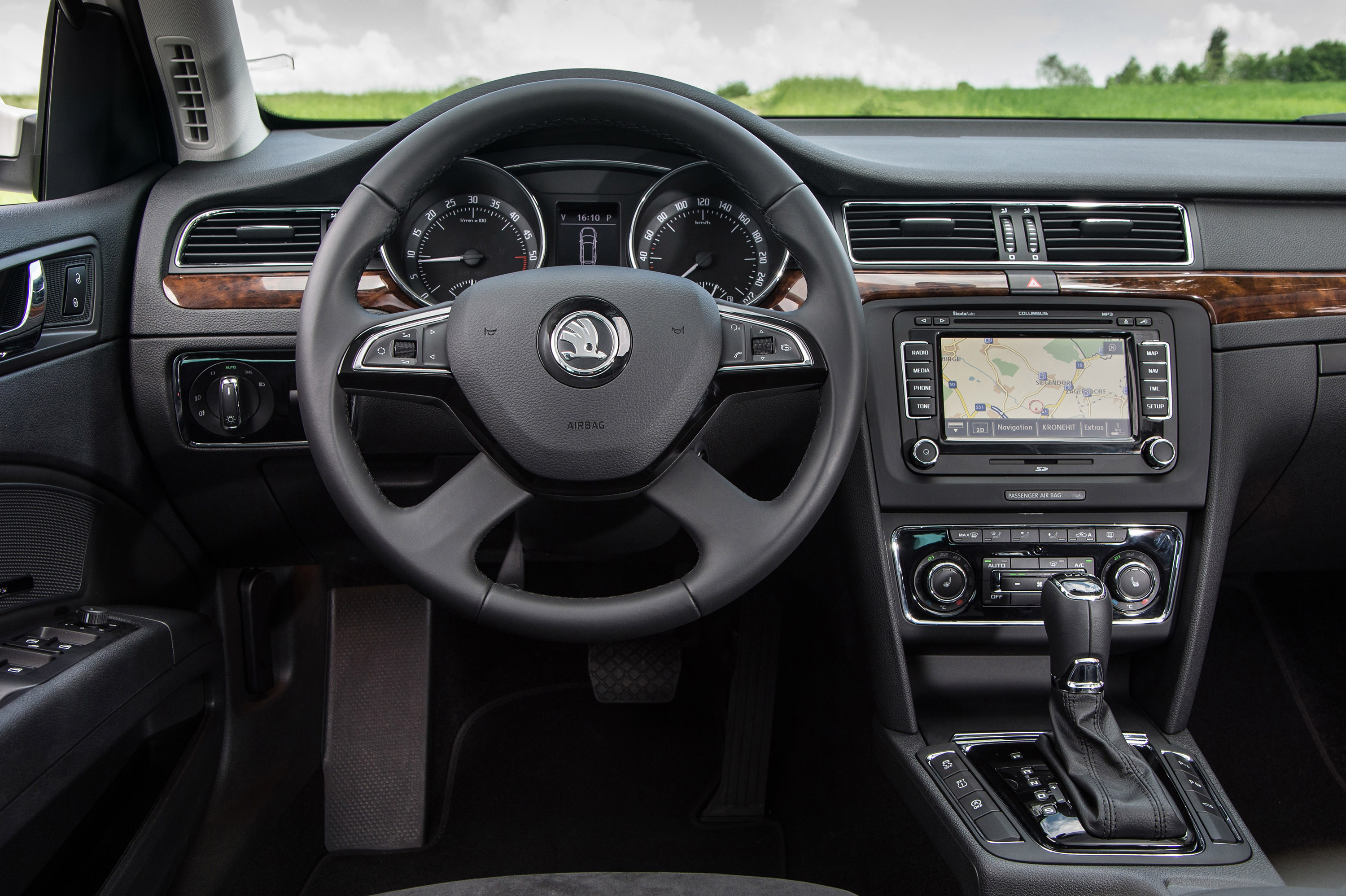 Skoda Superb photo #27